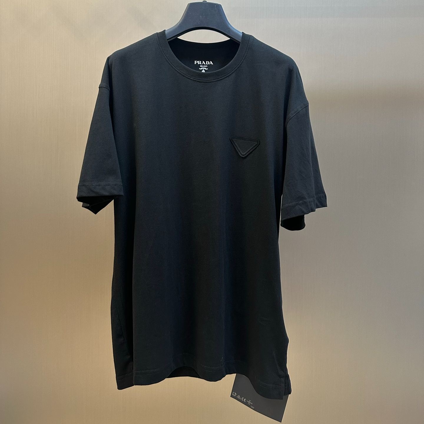 Prada Logo-patch cotton T-shirt (UJN852_13CC_F0002_S_232）