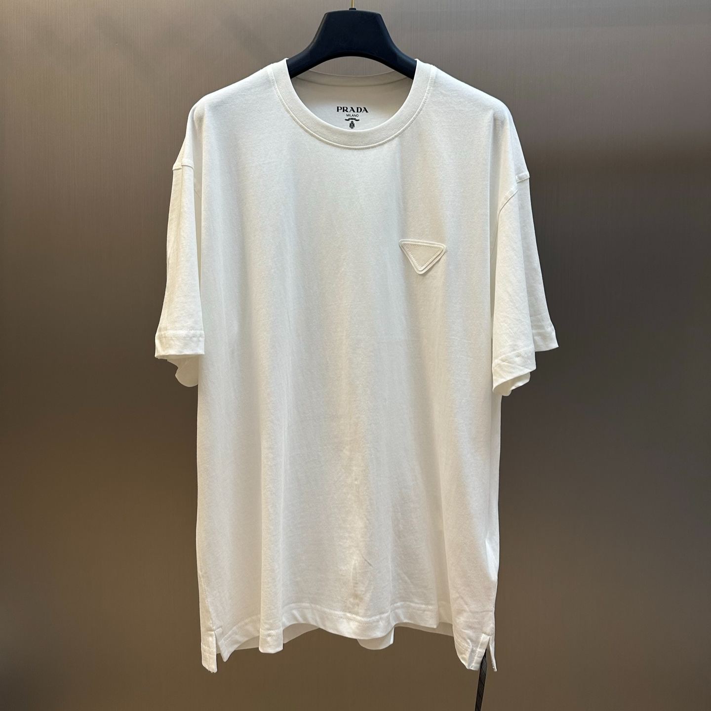 Prada Logo-patch cotton T-shirt (UJN852_13CC_F0002_S_232）