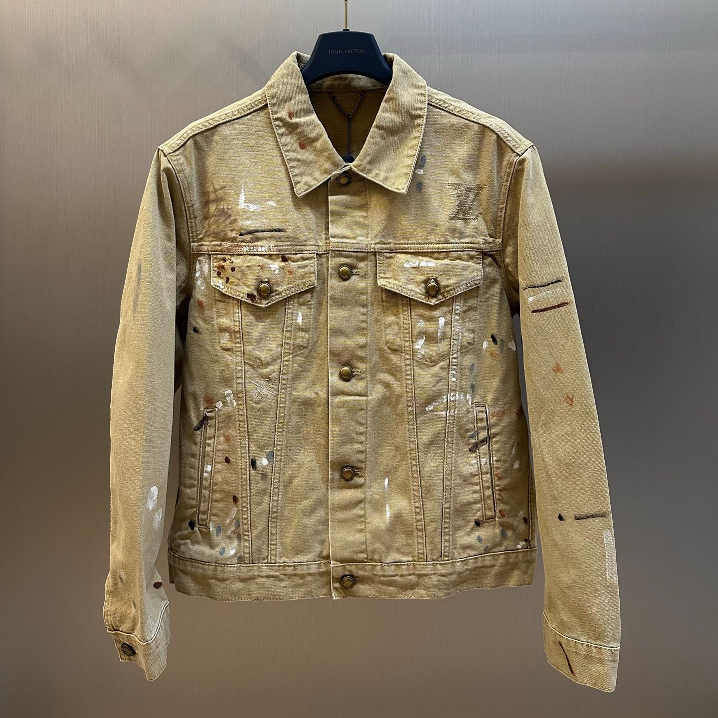 Louis Vuitton Embellished Denim Trucker Jacket（1AK6JQ)