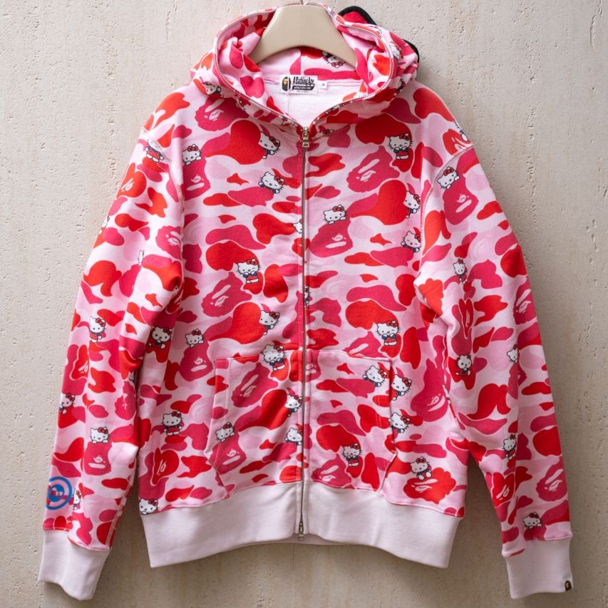 A Bathing Ape x HELLO KITTY Camo Full Zip Hoodie（1M23-215-902）