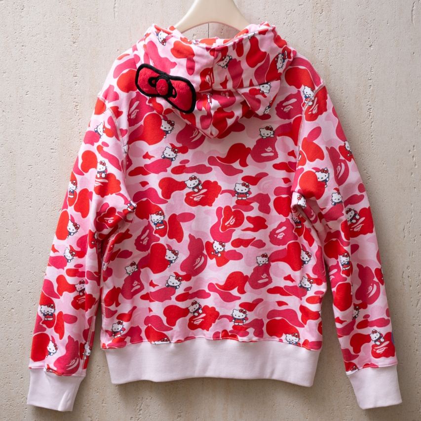 A Bathing Ape x HELLO KITTY Camo Full Zip Hoodie（1M23-215-902）