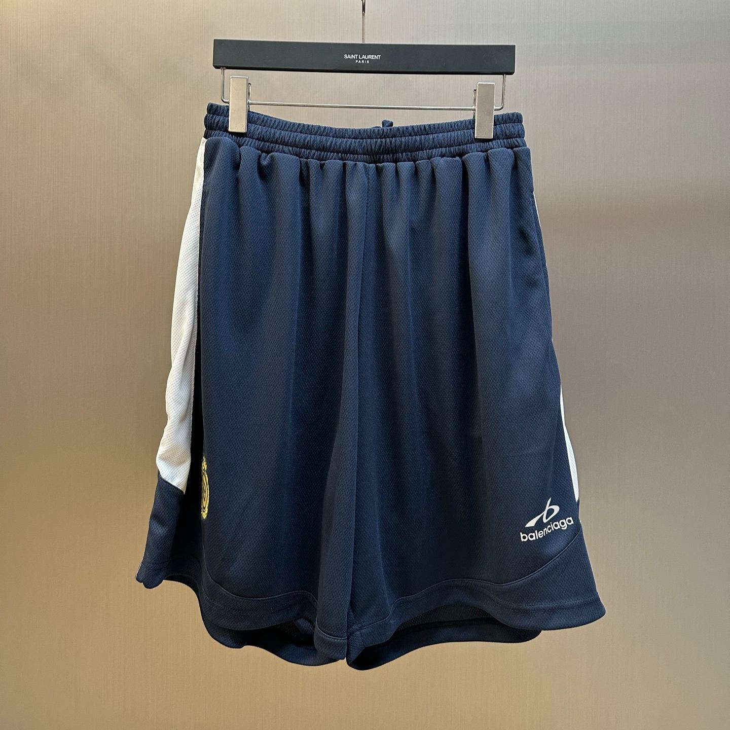 Balenciaga Soccer Loose-Fit Shorts (777709TUVZ71000）