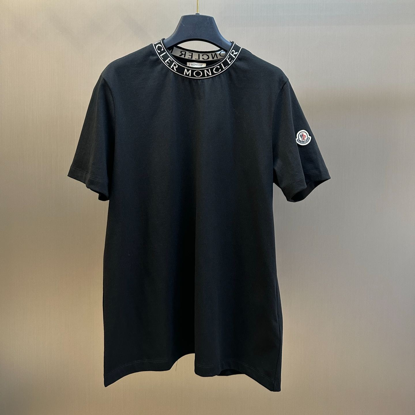 MONCLER Neckline Logo T-Shirt（L10918C000318390T999）
