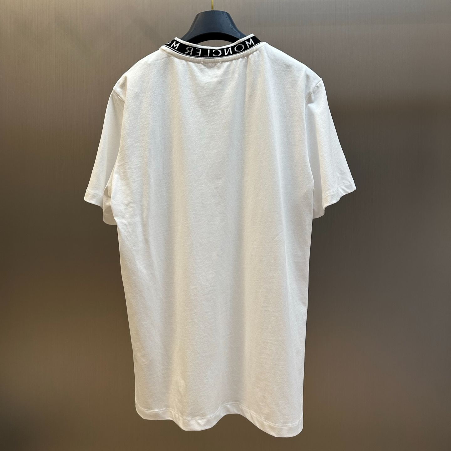 MONCLER Neckline Logo T-Shirt（L10918C000318390T999）