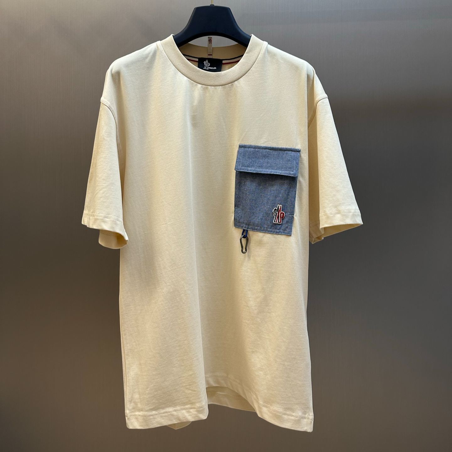 Moncler Men's Cotton-Blend T-Shirt with Denim Pocket（L10978C0000189AW1034）