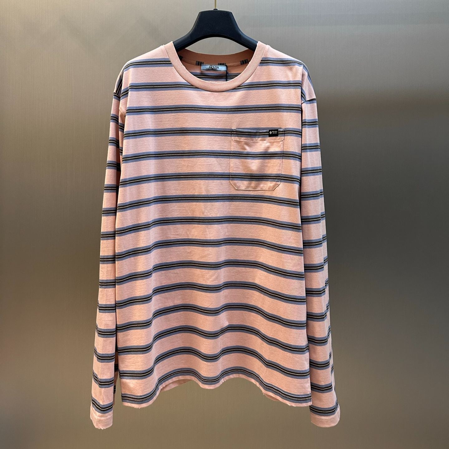 Prada  long sleeve striped cotton t-shirt with logo patch (39685_196A_F05KJ_S_OOO）