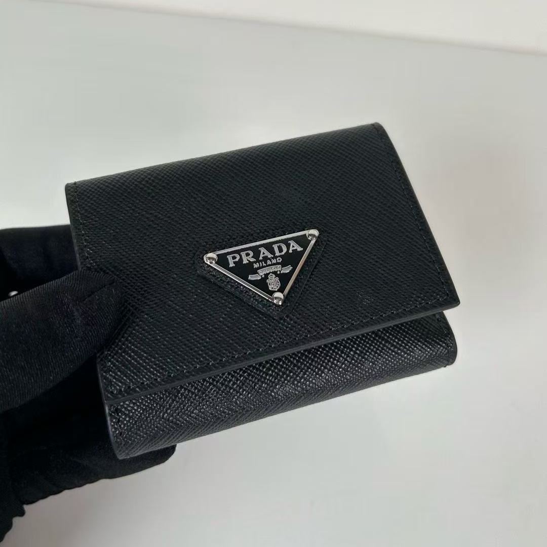 Prada Black Saffiano Triangle Wallet（2MH042_QHH_F0002）