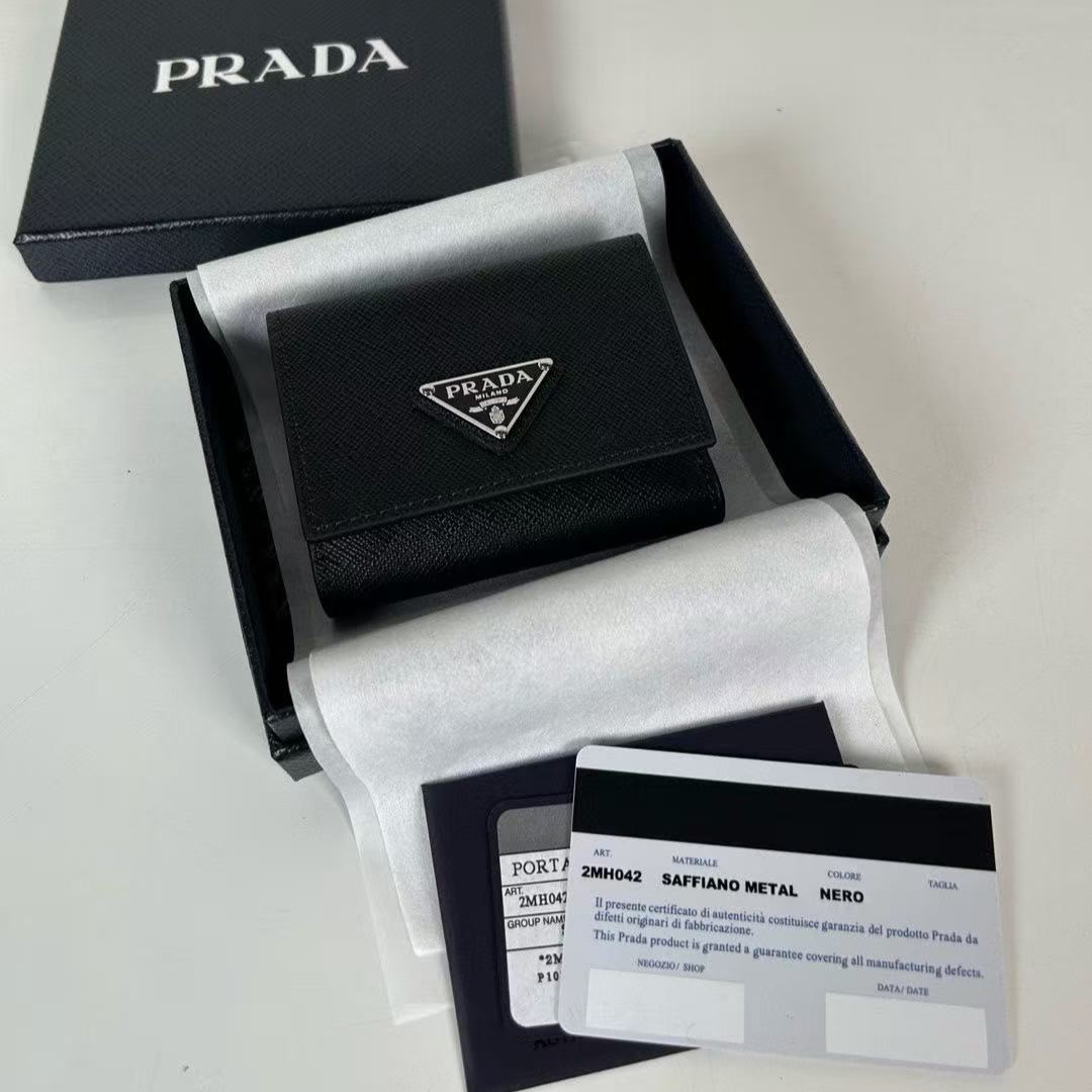 Prada Black Saffiano Triangle Wallet（2MH042_QHH_F0002）