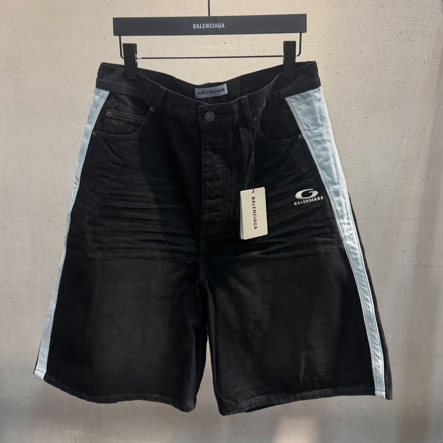 Balenciaga Men's Blue Denim Shorts With Logo (871360TQW562279）