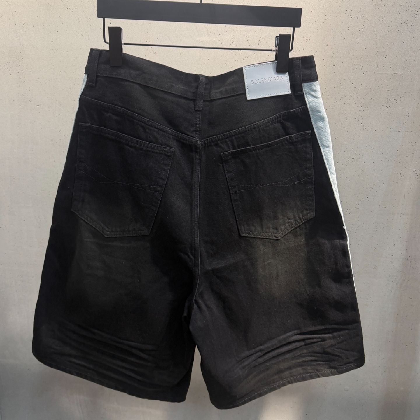 Balenciaga Men's Blue Denim Shorts With Logo (871360TQW562279）