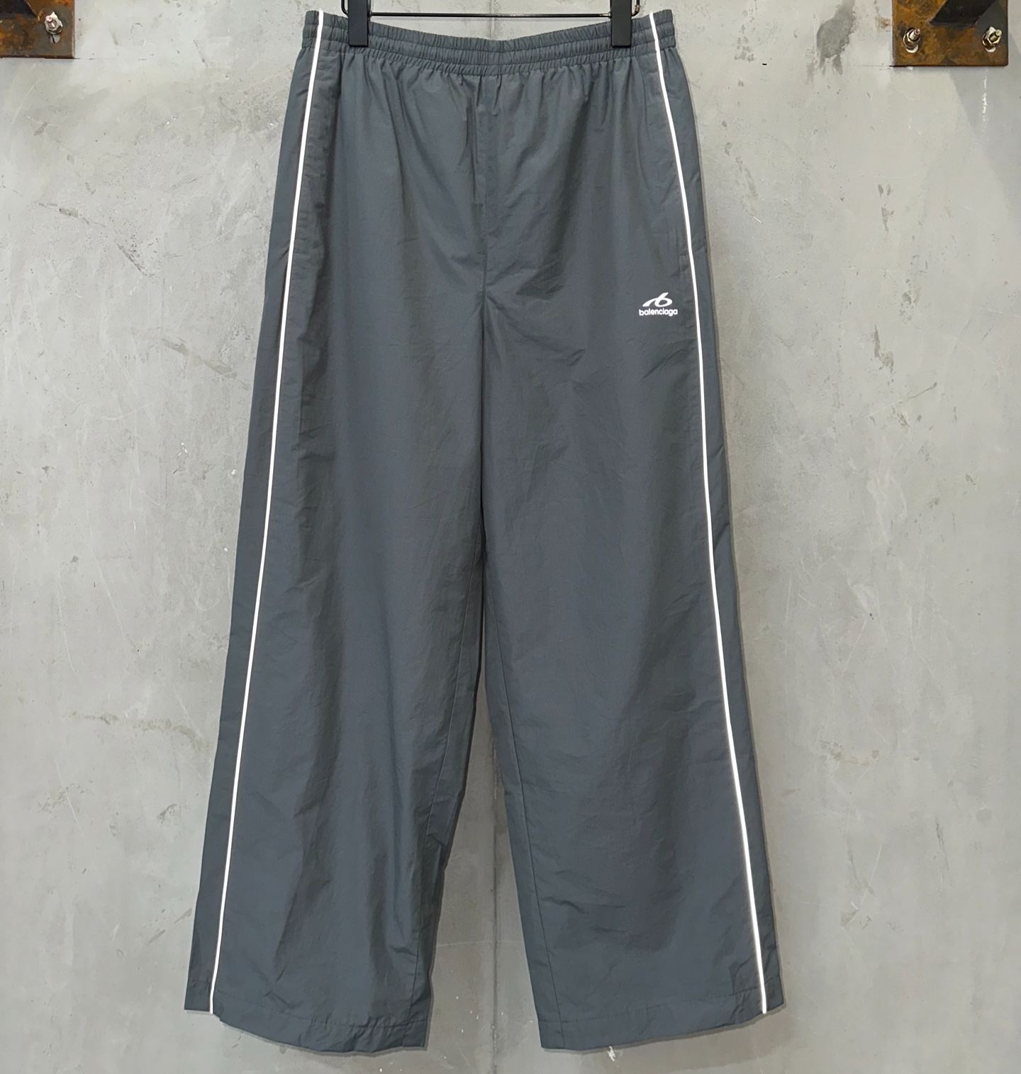 Balenciaga Men's Bodies Tracksuit Pants (A001ZCTPQ386641）