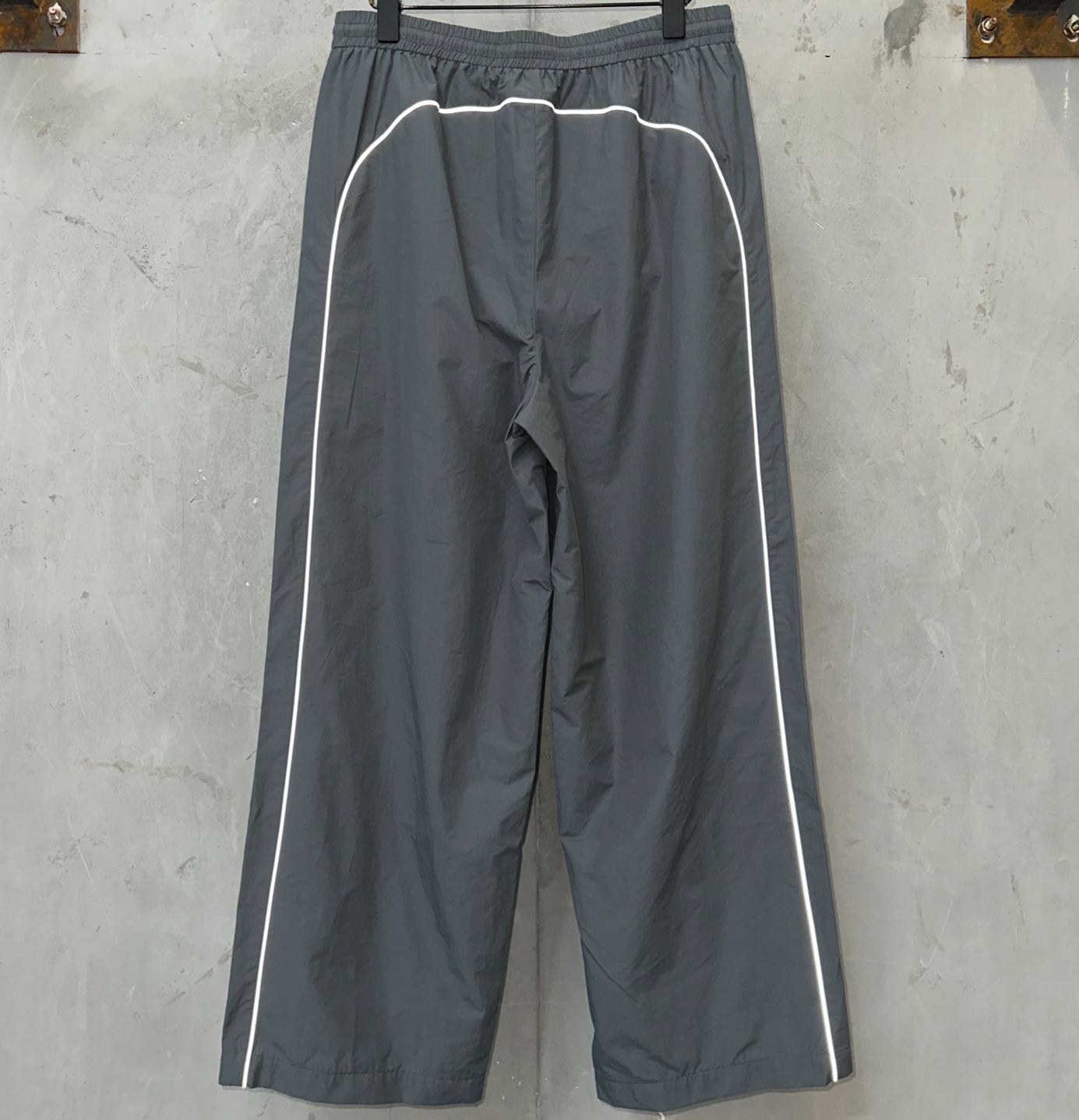 Balenciaga Men's Bodies Tracksuit Pants (A001ZCTPQ386641）