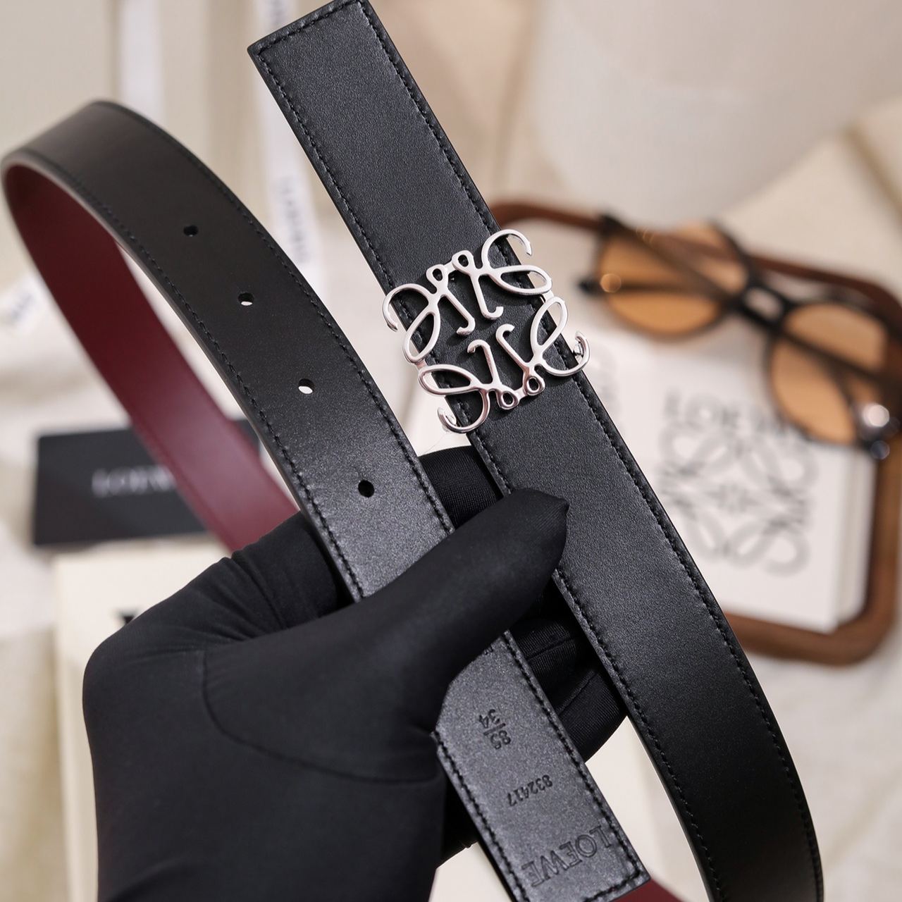 Loewe Women's Brown Leather Reversible Anagram Bombé Belt（E619Z20X03）