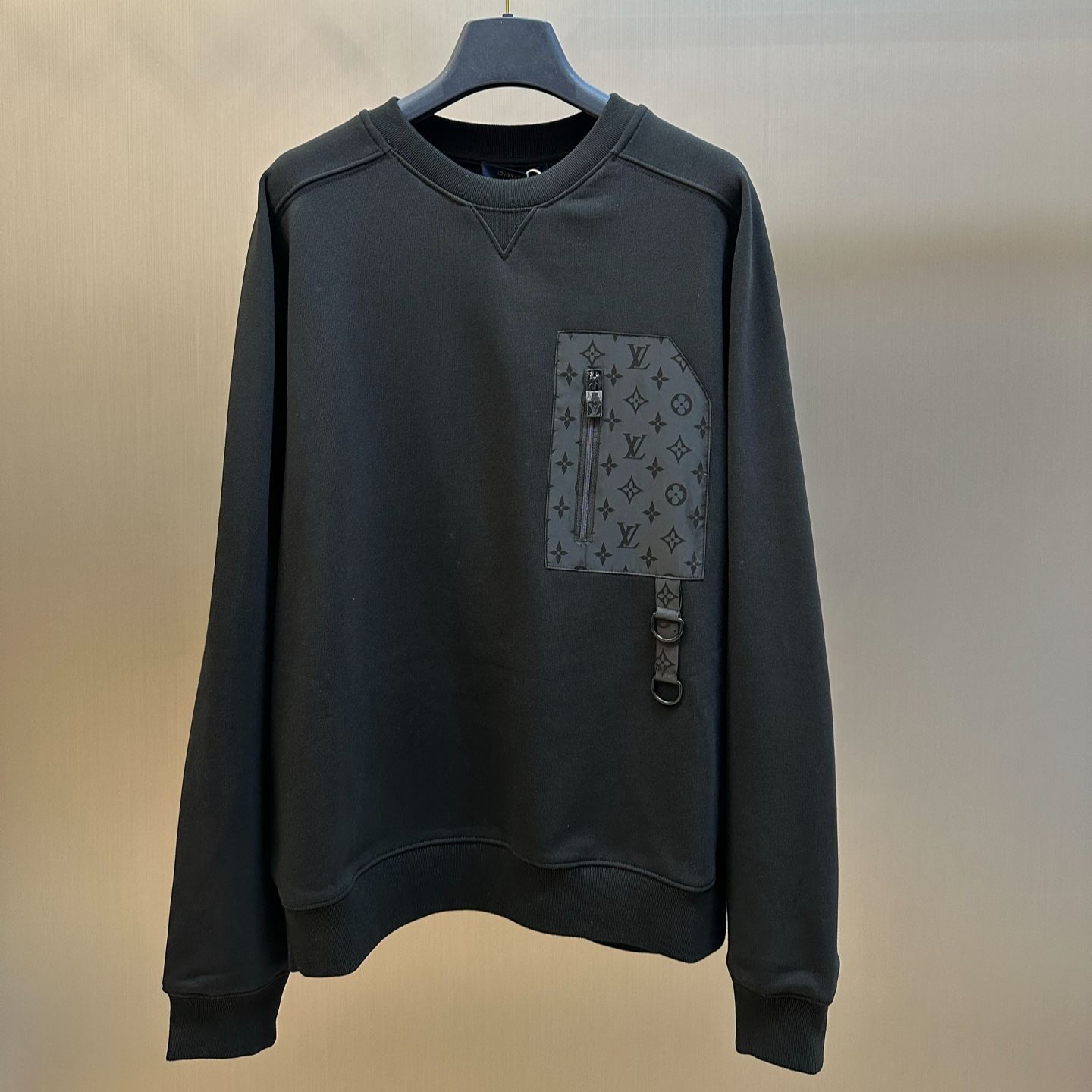 Louis Vuitton Sweatshirt with Functional Logo Details（1AJRB3）