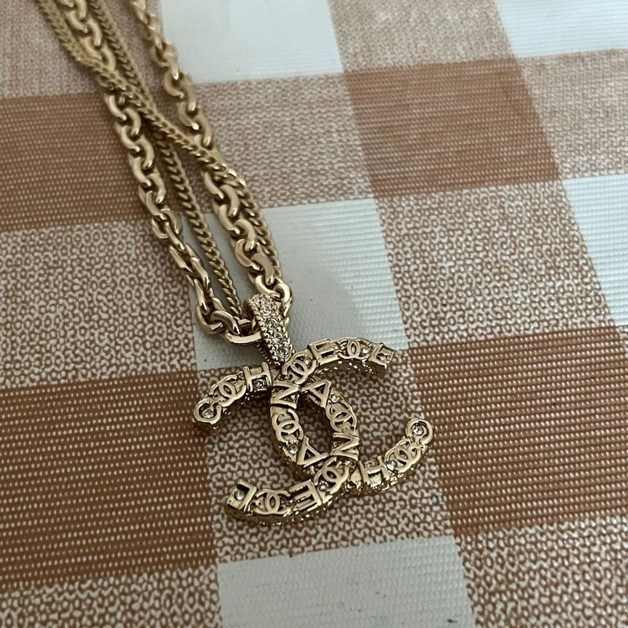 CHANEL collier à pendentif CC (2021)（FF27492）