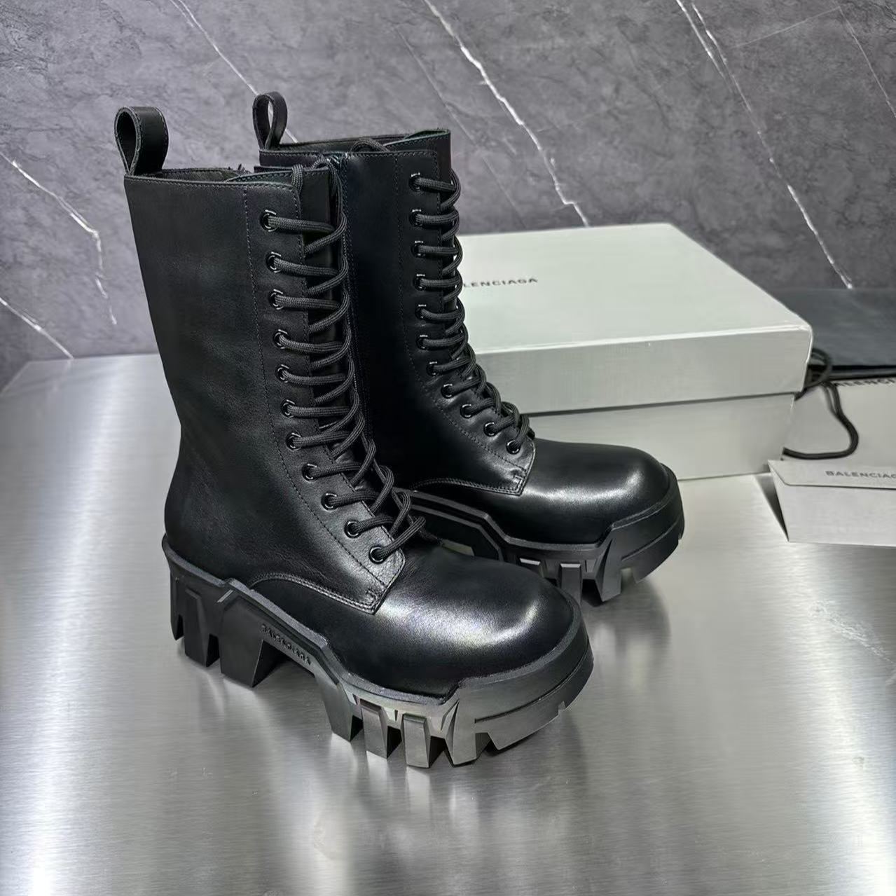 BALENCIAGA Bulldozer Lace-Up Boot Black (671554WBCQ01000)