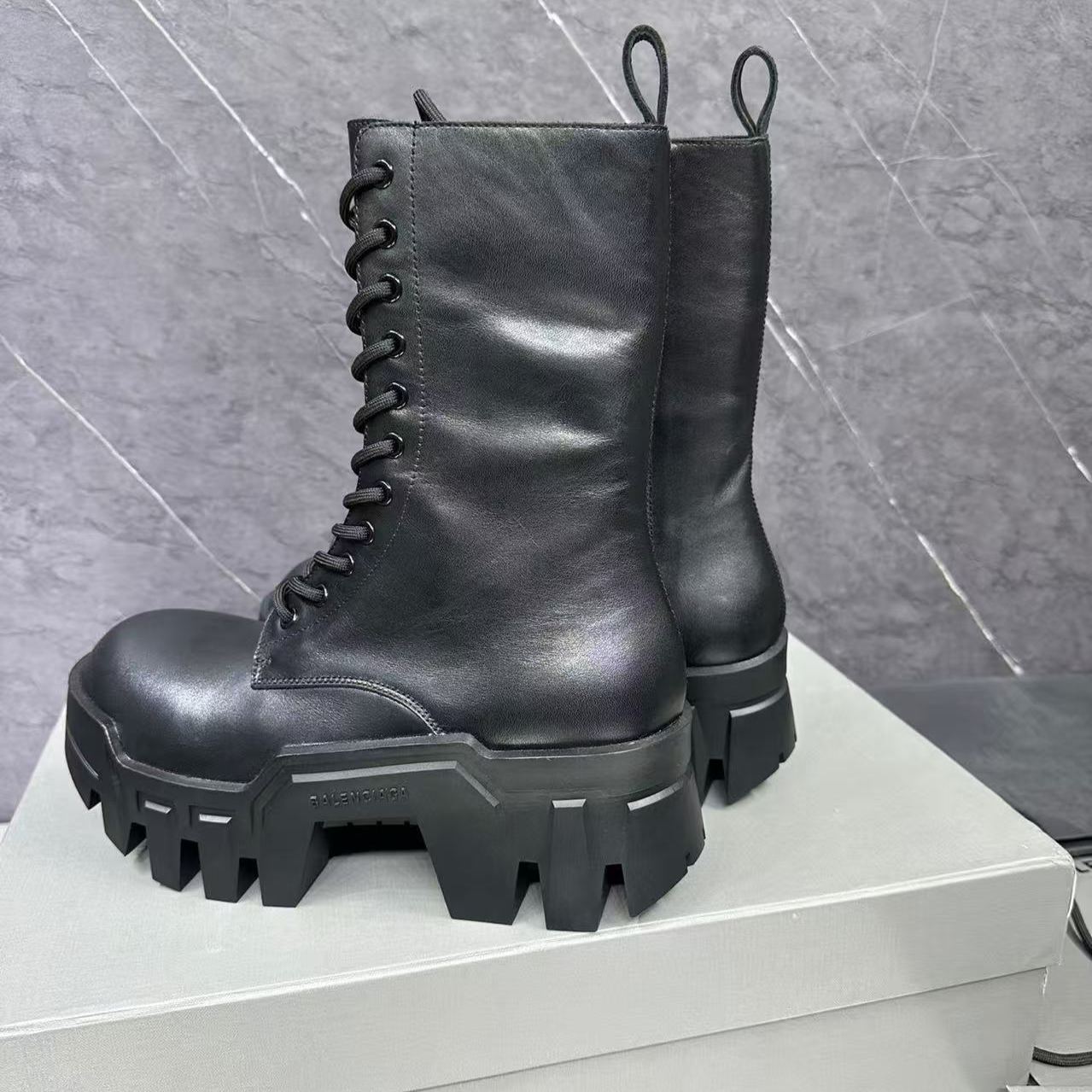 BALENCIAGA Bulldozer Lace-Up Boot Black (671554WBCQ01000)
