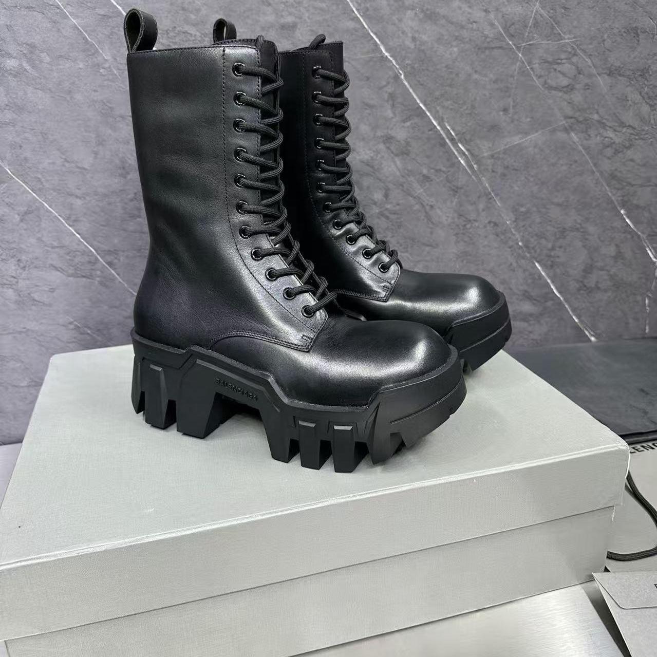 BALENCIAGA Bulldozer Lace-Up Boot Black (671554WBCQ01000)