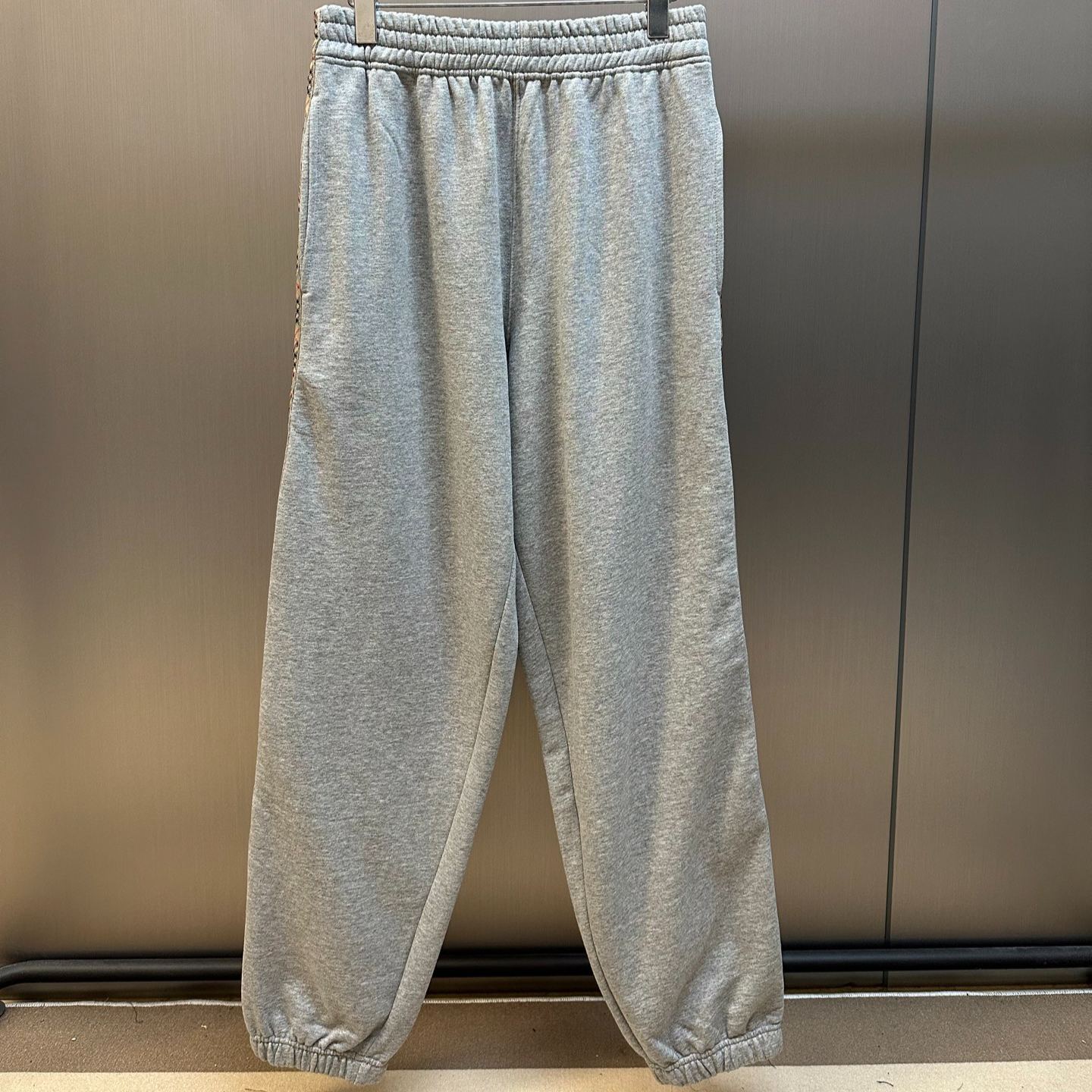 Burberry Check-Trim Cotton Joggers（81303991）