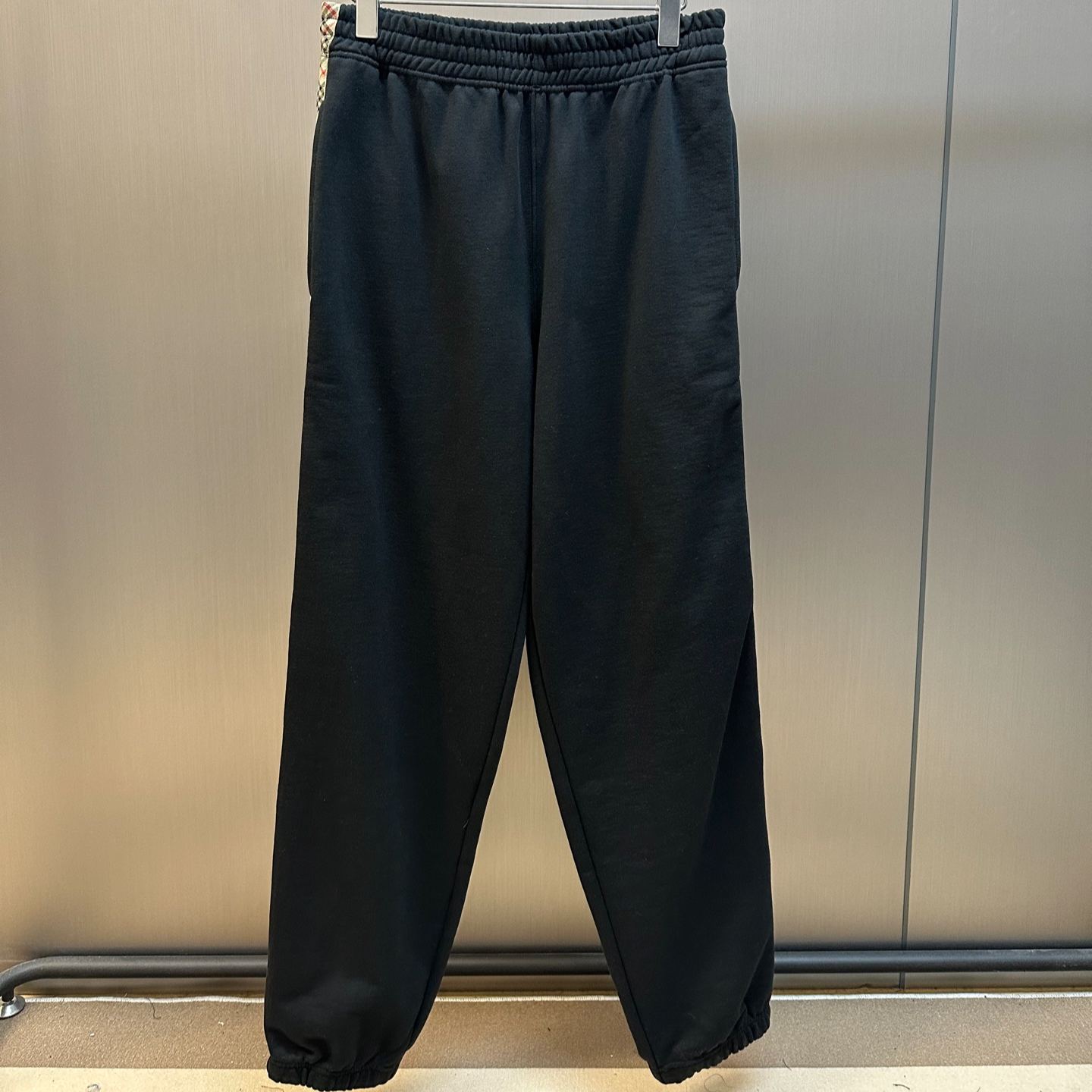 Burberry Check-Trim Cotton Joggers（81303991）