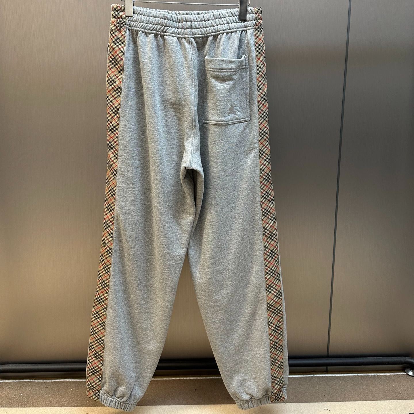 Burberry Check-Trim Cotton Joggers（81303991）