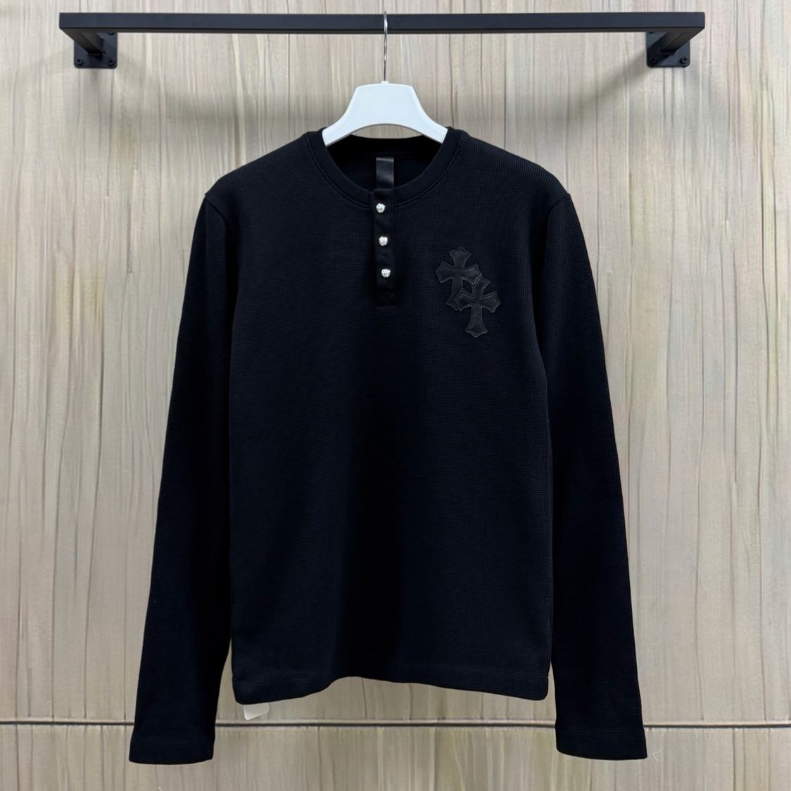 Chrome Hearts  Long-sleeve top with cross-stitch leather appliqué（CH-2026724）