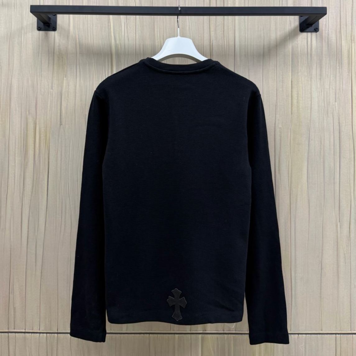 Chrome Hearts  Long-sleeve top with cross-stitch leather appliqué（CH-2026724）