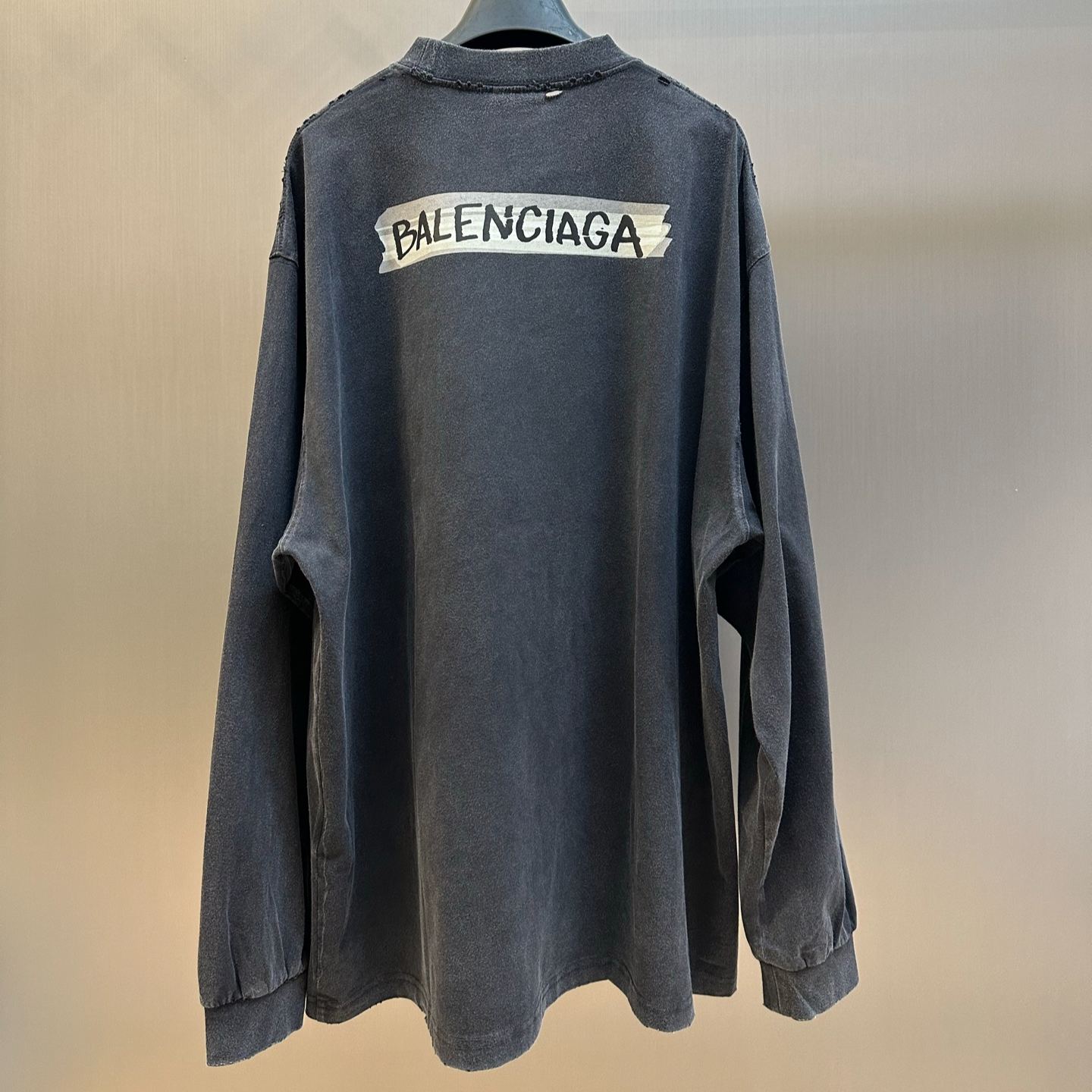 BALENCIAGA Oversized Long-Sleeve T-Shirt with Masking Tape Detail (850404TTVL61041）