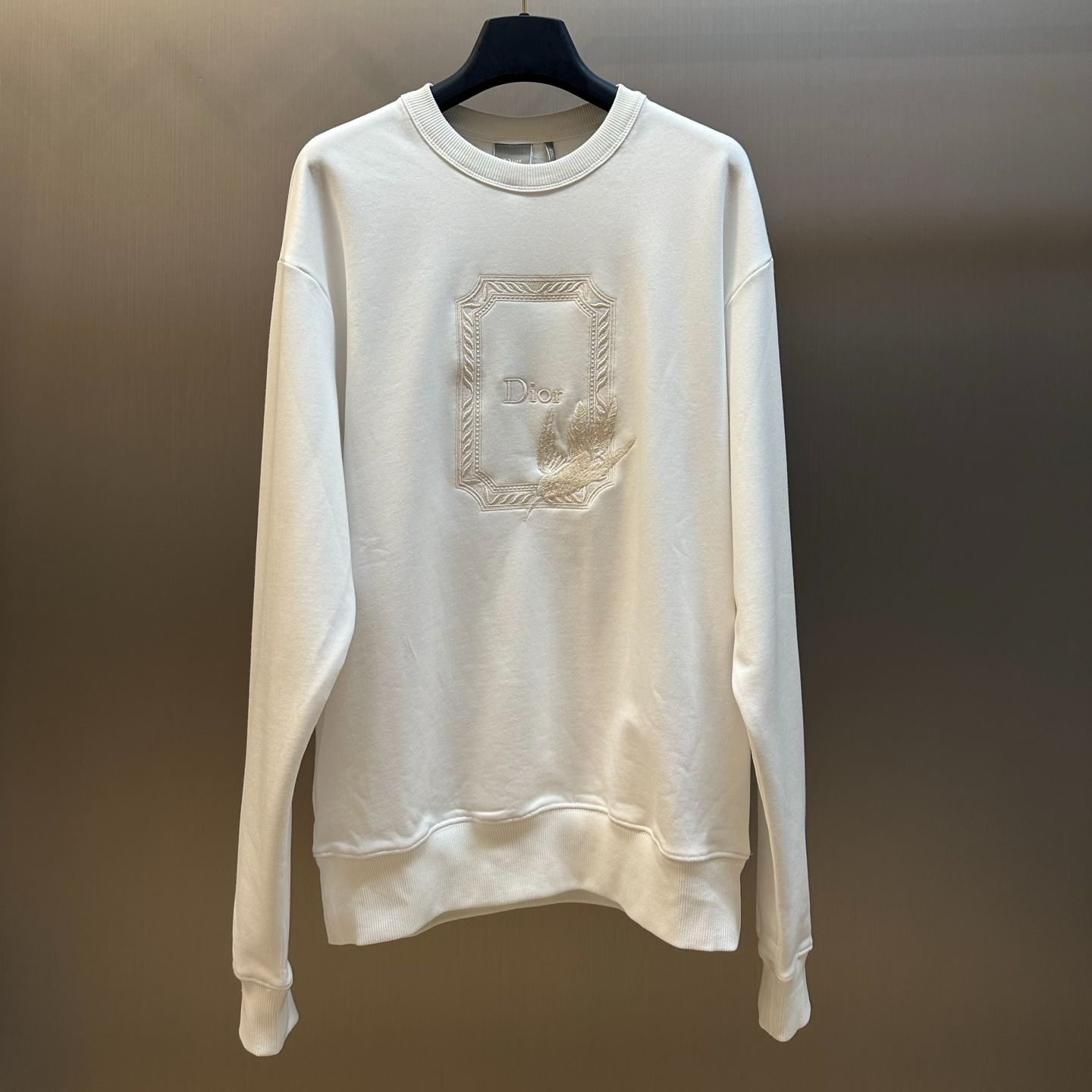 Dior oversized sweatshirt featuring the Dior Médaillon Colibri motif「Dior Médaillon Colibri（643J672A3105-C081）