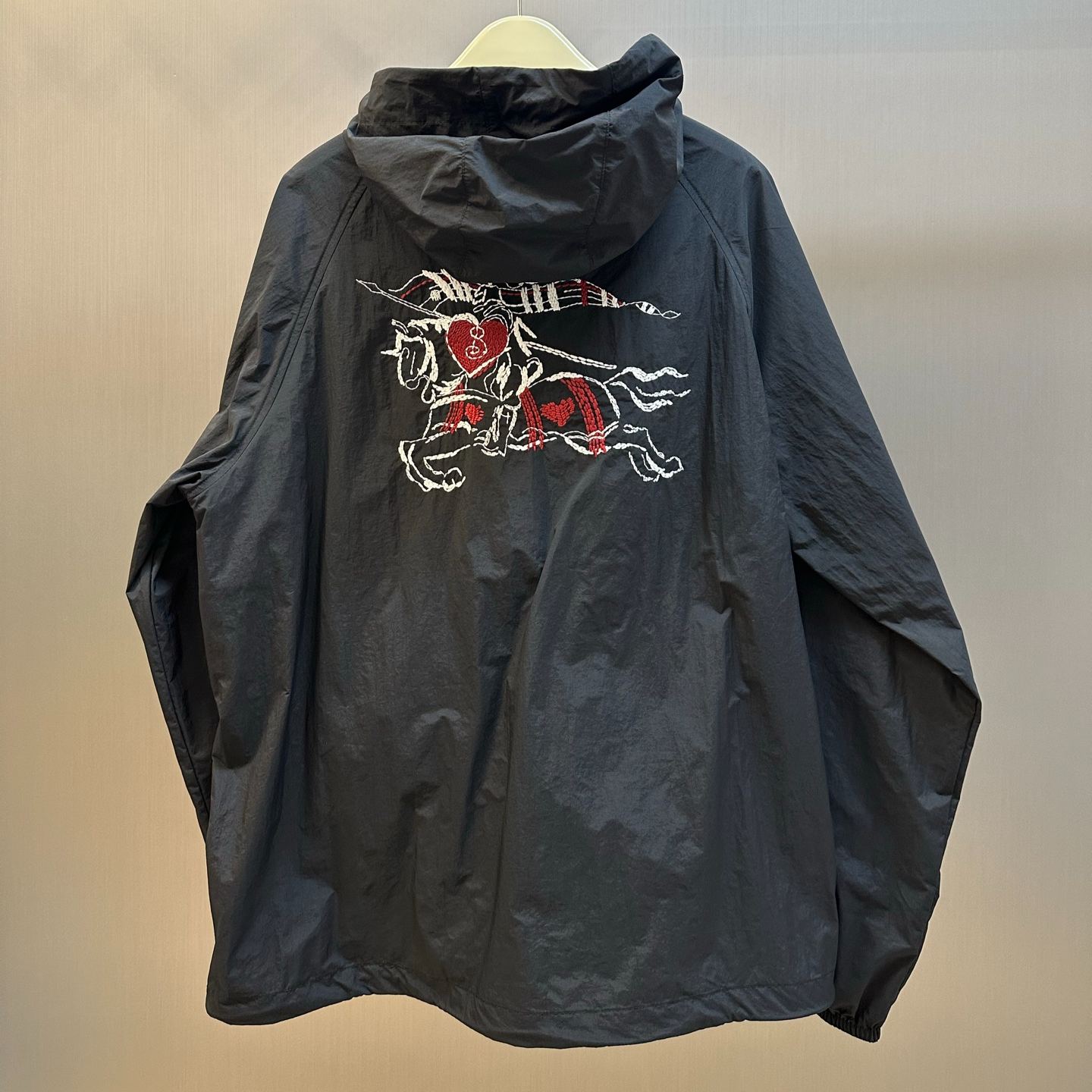 Burberry Nylon Clapton Hooded Jacket with Heart-Shaped Shield Knight Logo（81272761）