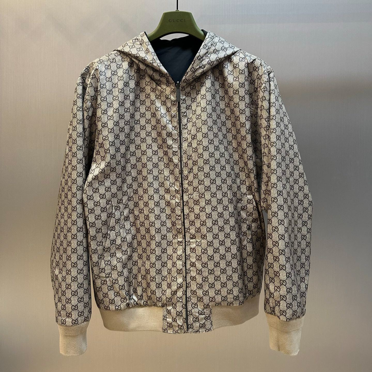 GUCCI Reversible Hooded Bomber Jacket Gucci in Monogram Cotton（871671ZAUW7 1000）