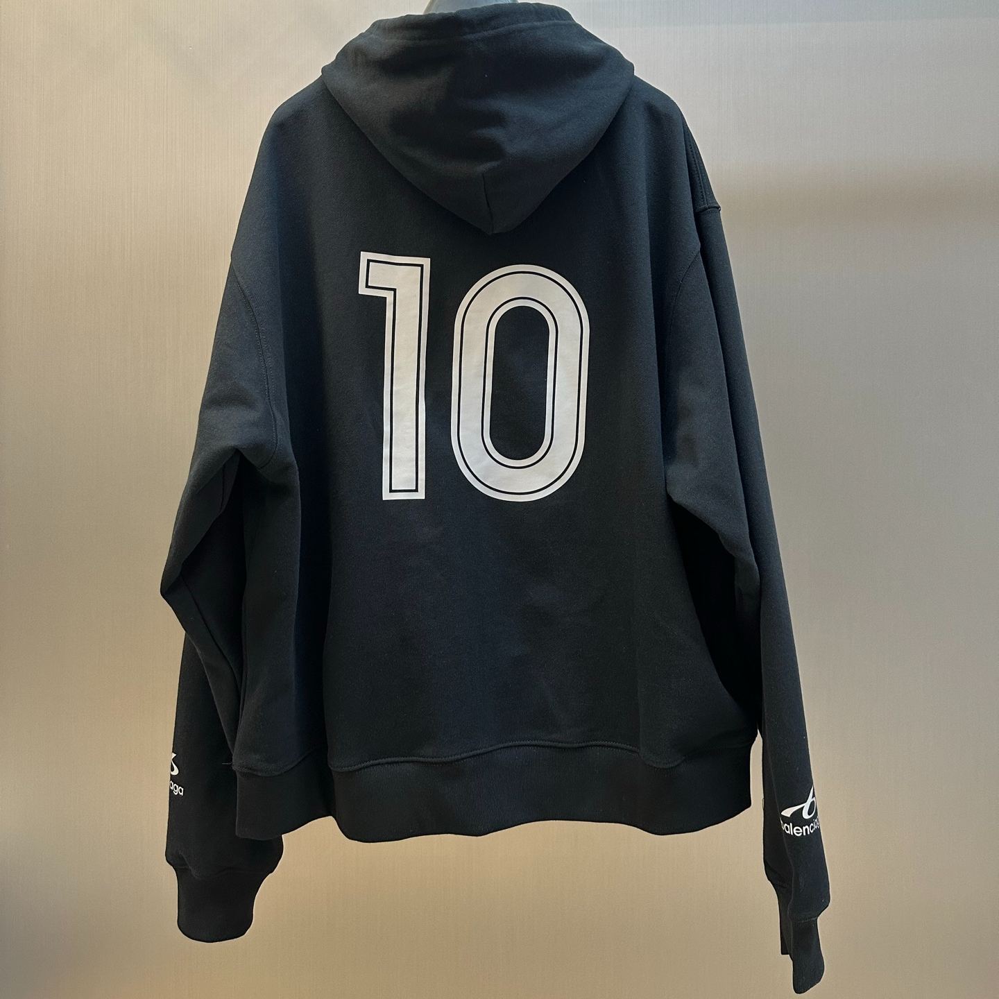 BALENCIAGA Men's Soccer Oversized Zip-up Hoodie in Black (850338TUVZ61000）