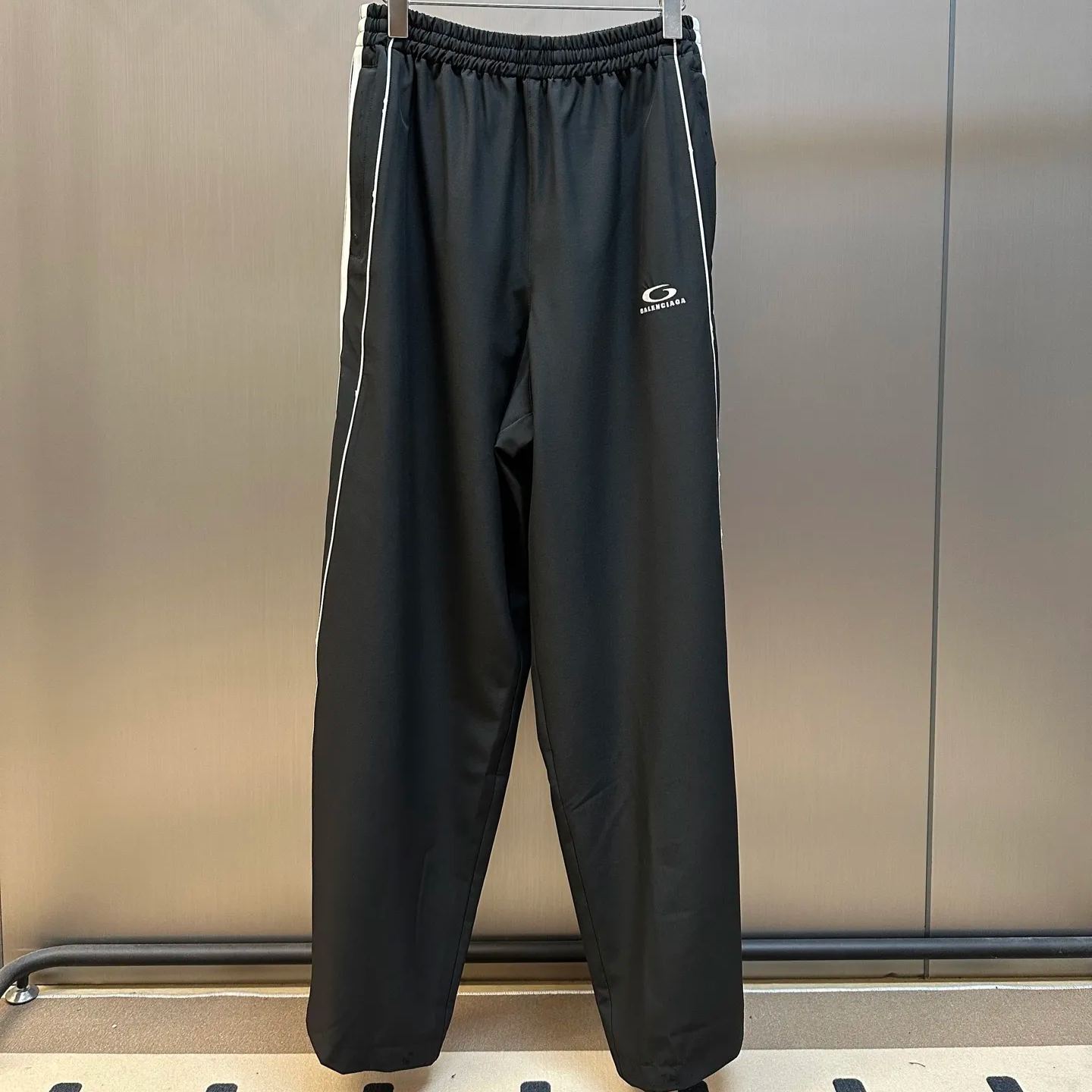 BALENCIAGA Men's Large Tracksuit Pants in Black（831371TRO311000）