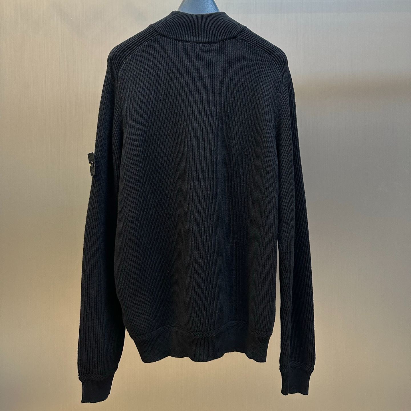 STONE ISLAND Zip-Neck Knit Top with Logo Patch （ L2S155100124S00D8）