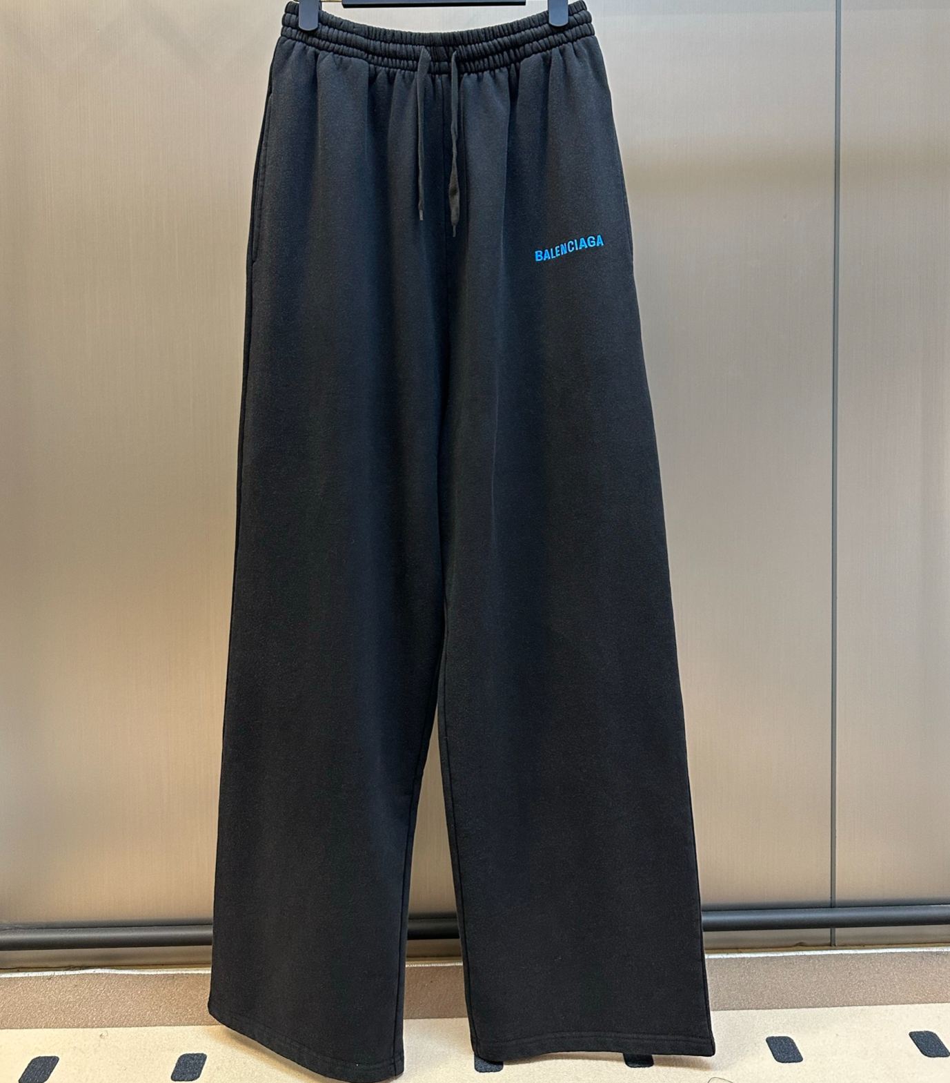 Balenciaga Men's Faded Black Loose-Fit Sweatpants (871496TTVJ28014）