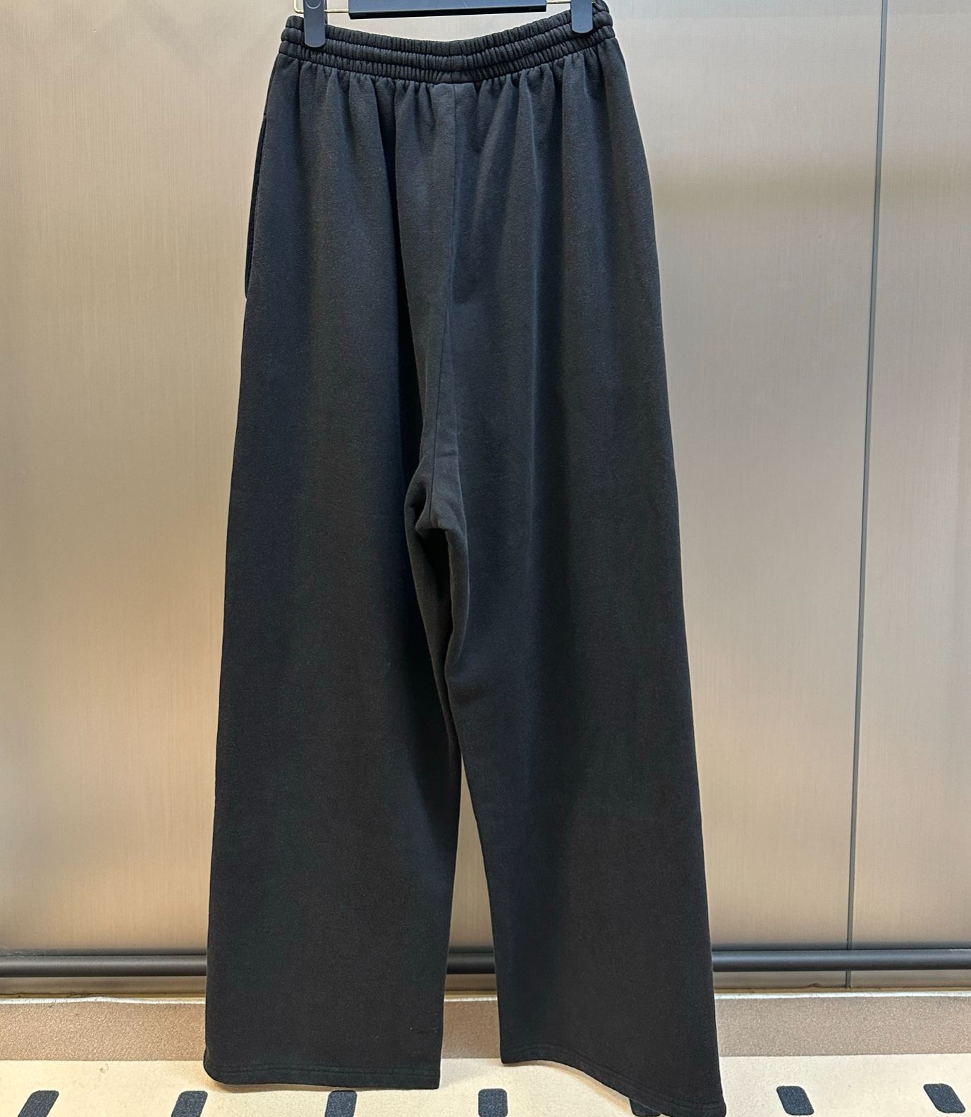 Balenciaga Men's Faded Black Loose-Fit Sweatpants (871496TTVJ28014）