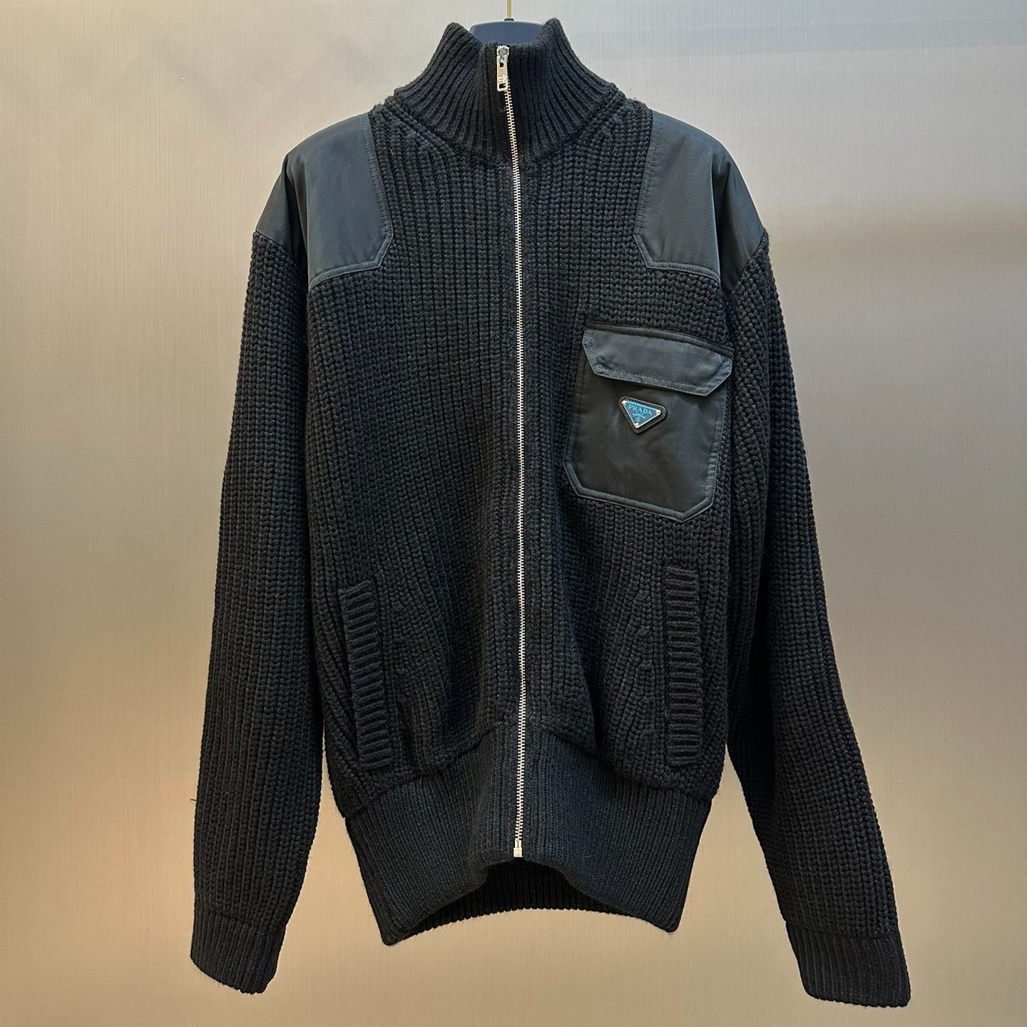 PRADA zip-up ribbed knit cardigan (UMG335-145N-F0002-S-OOO）
