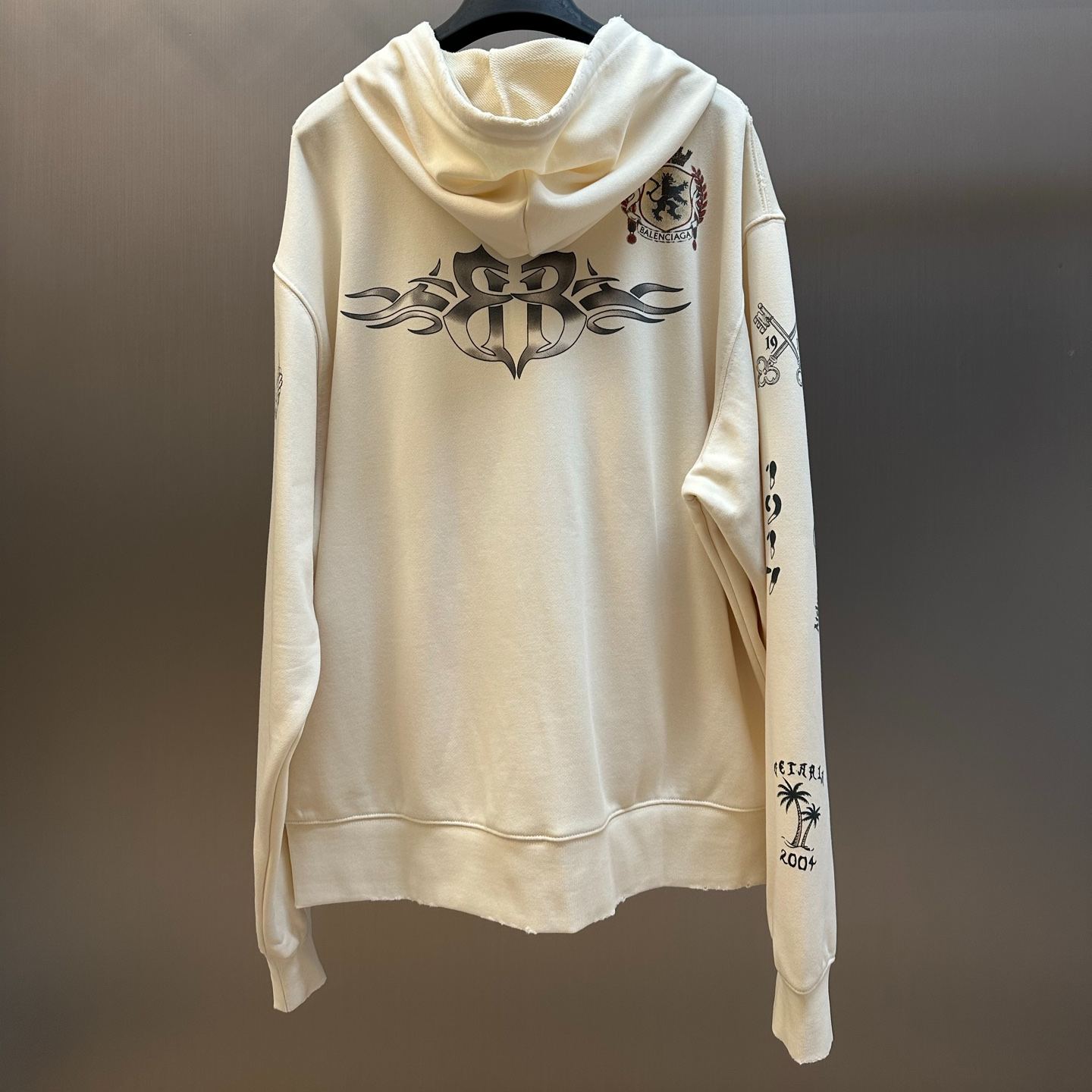 Balenciaga Tattoo Cream Oversized Zip-Up Hoodie (850338TUVJ39020）