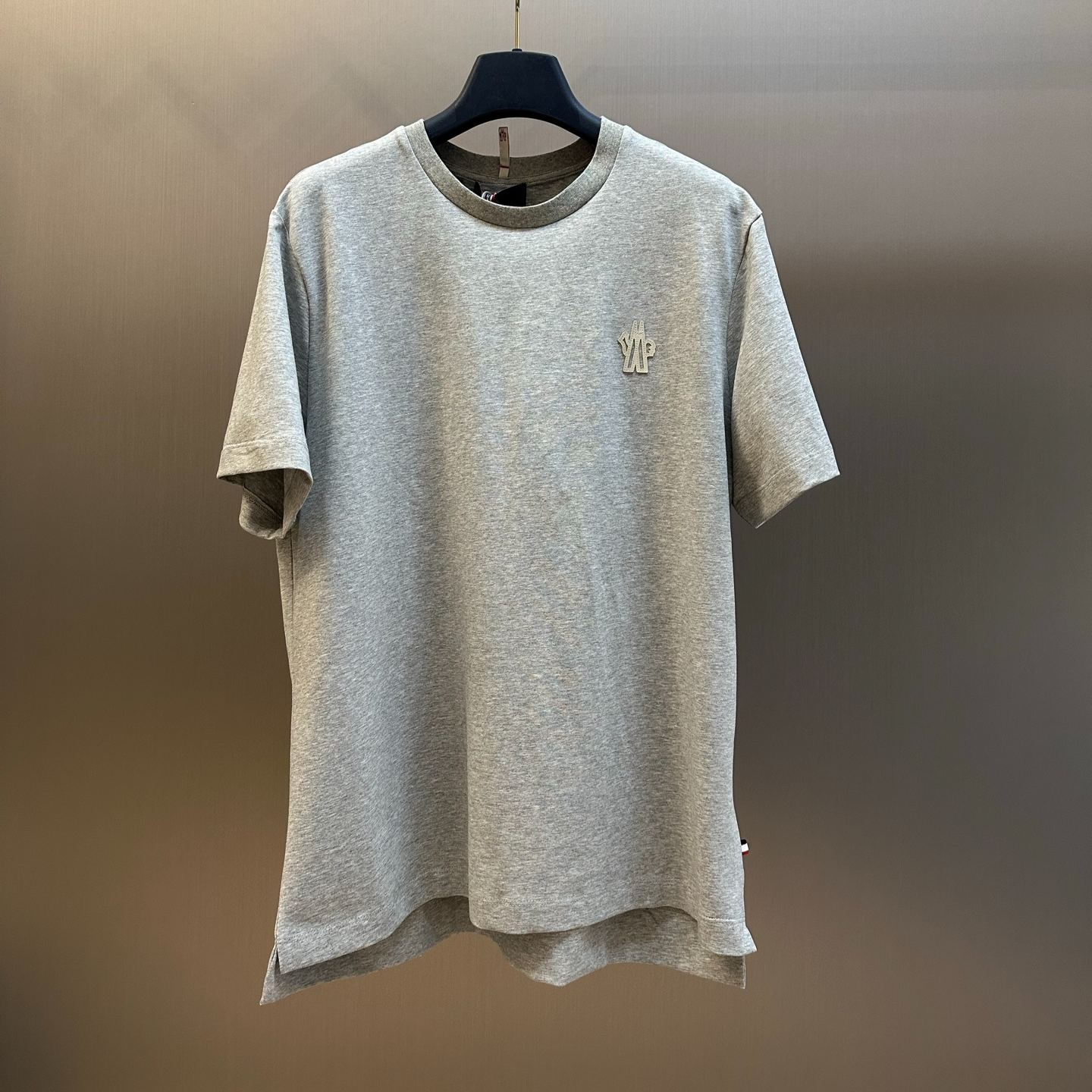 Moncler Men's Natural Logo T-Shirt（L10978C000038790F）