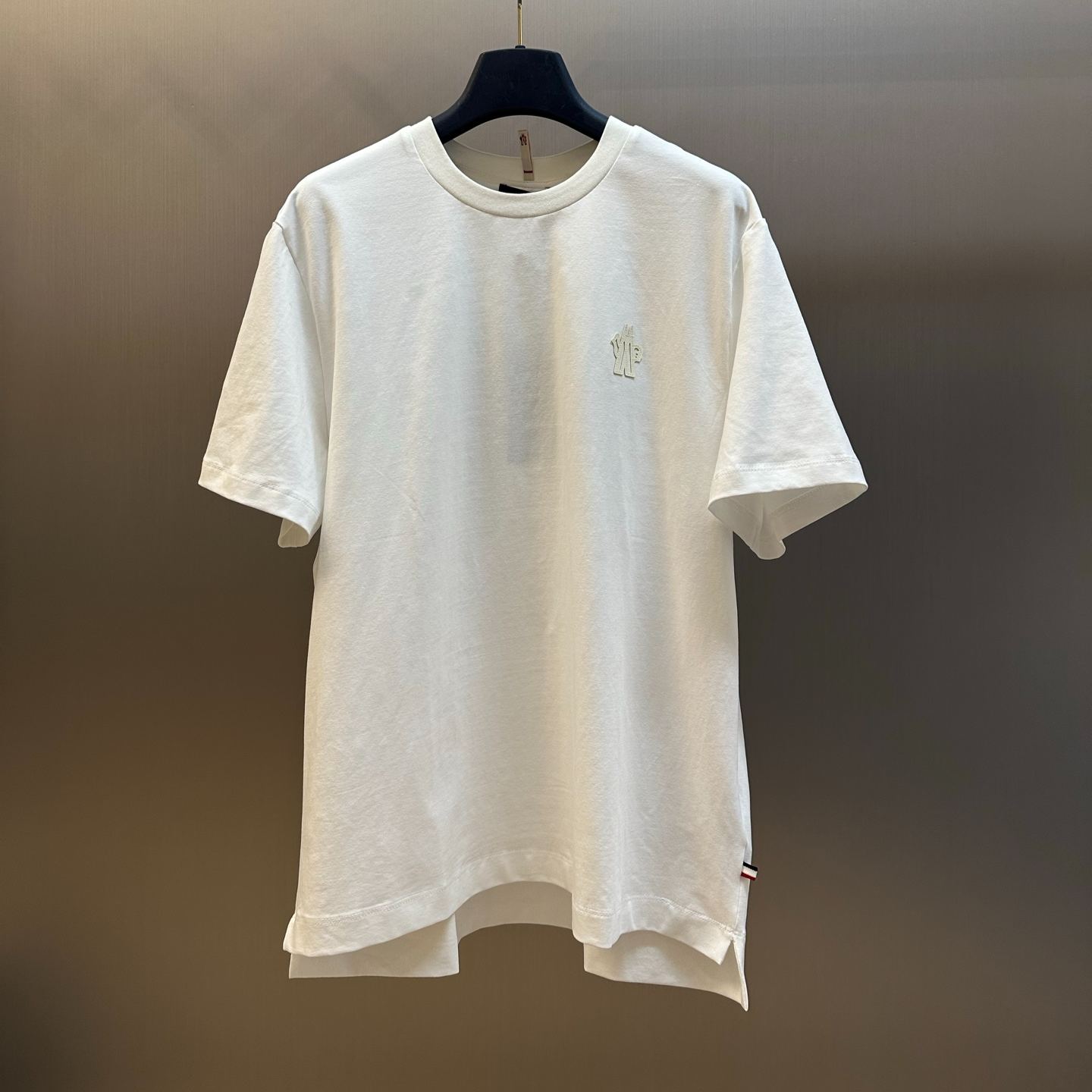 Moncler Men's Natural Logo T-Shirt（L10978C000038790F）