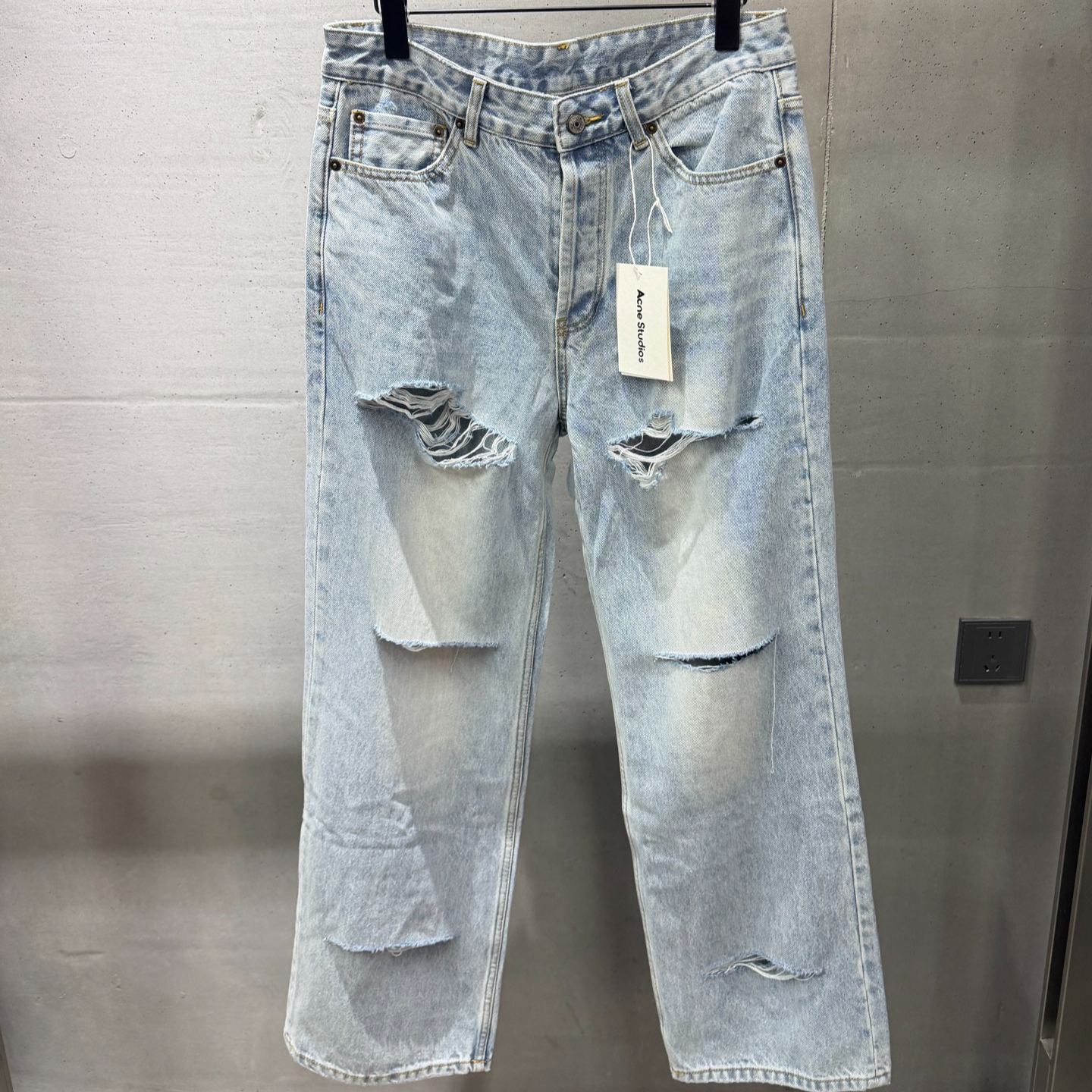 Acne Studios Regular-Fit Distressed Jeans - 2010F (FN-WN-5PKT000604）