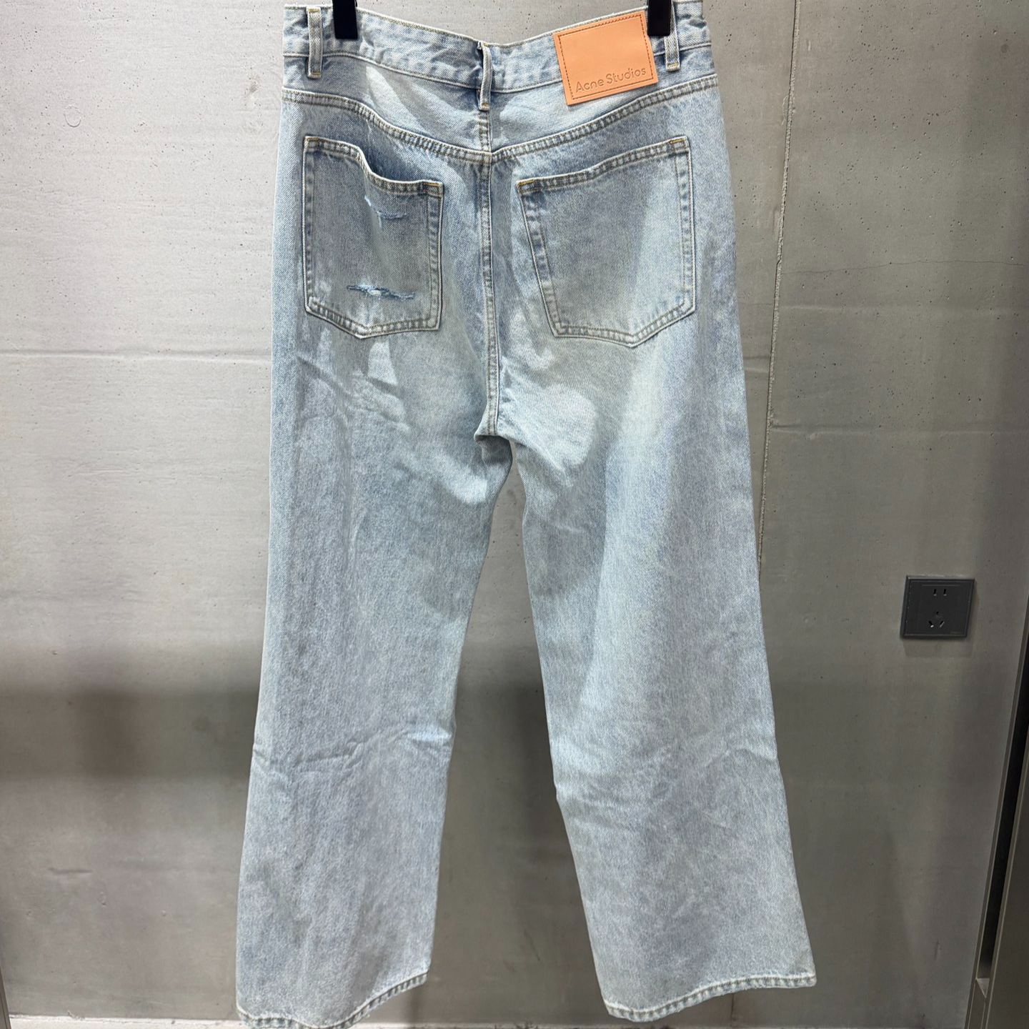 Acne Studios Regular-Fit Distressed Jeans - 2010F (FN-WN-5PKT000604）