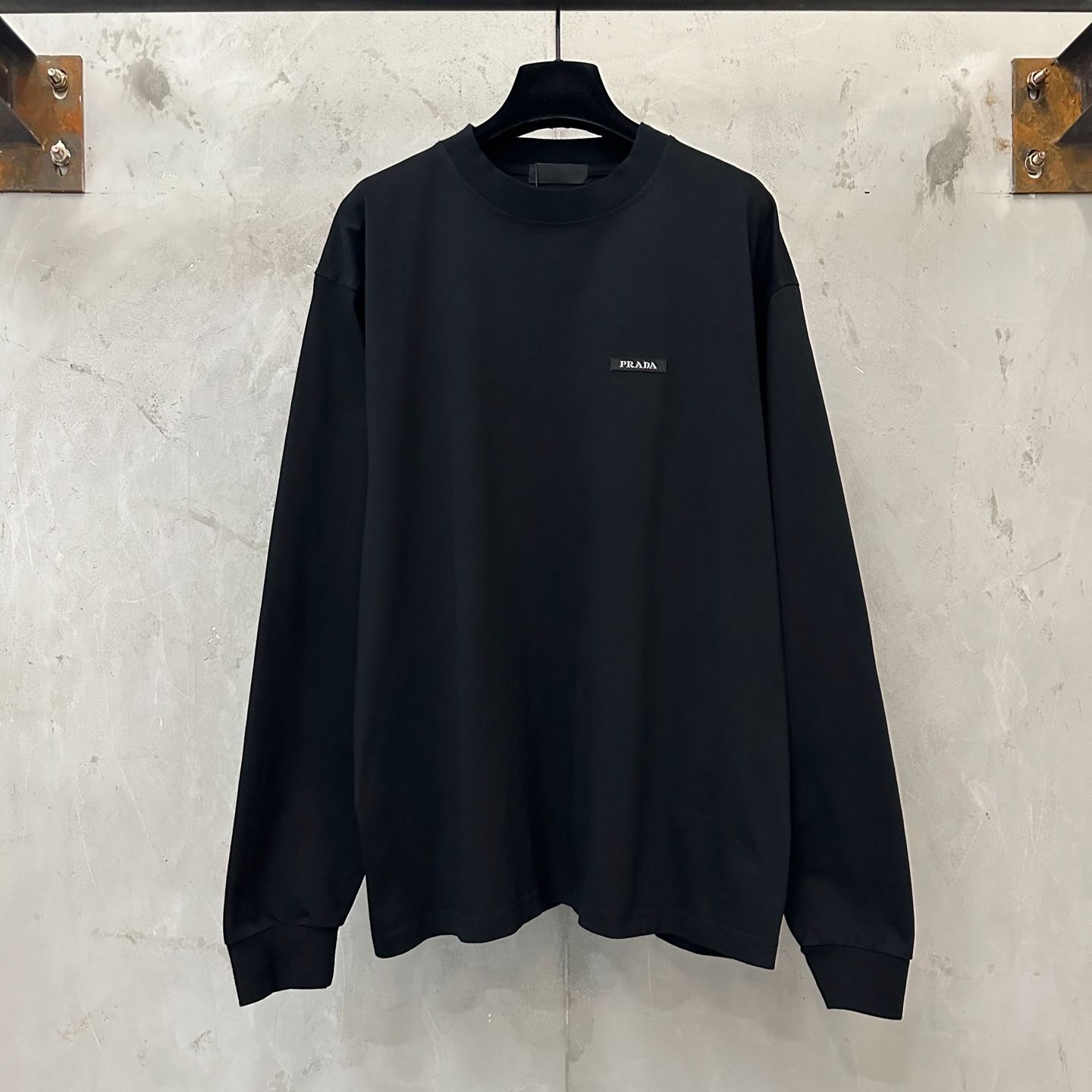 Prada Long-sleeved cotton T-shirt (UJL47D_6281_F0009_S_OOO）