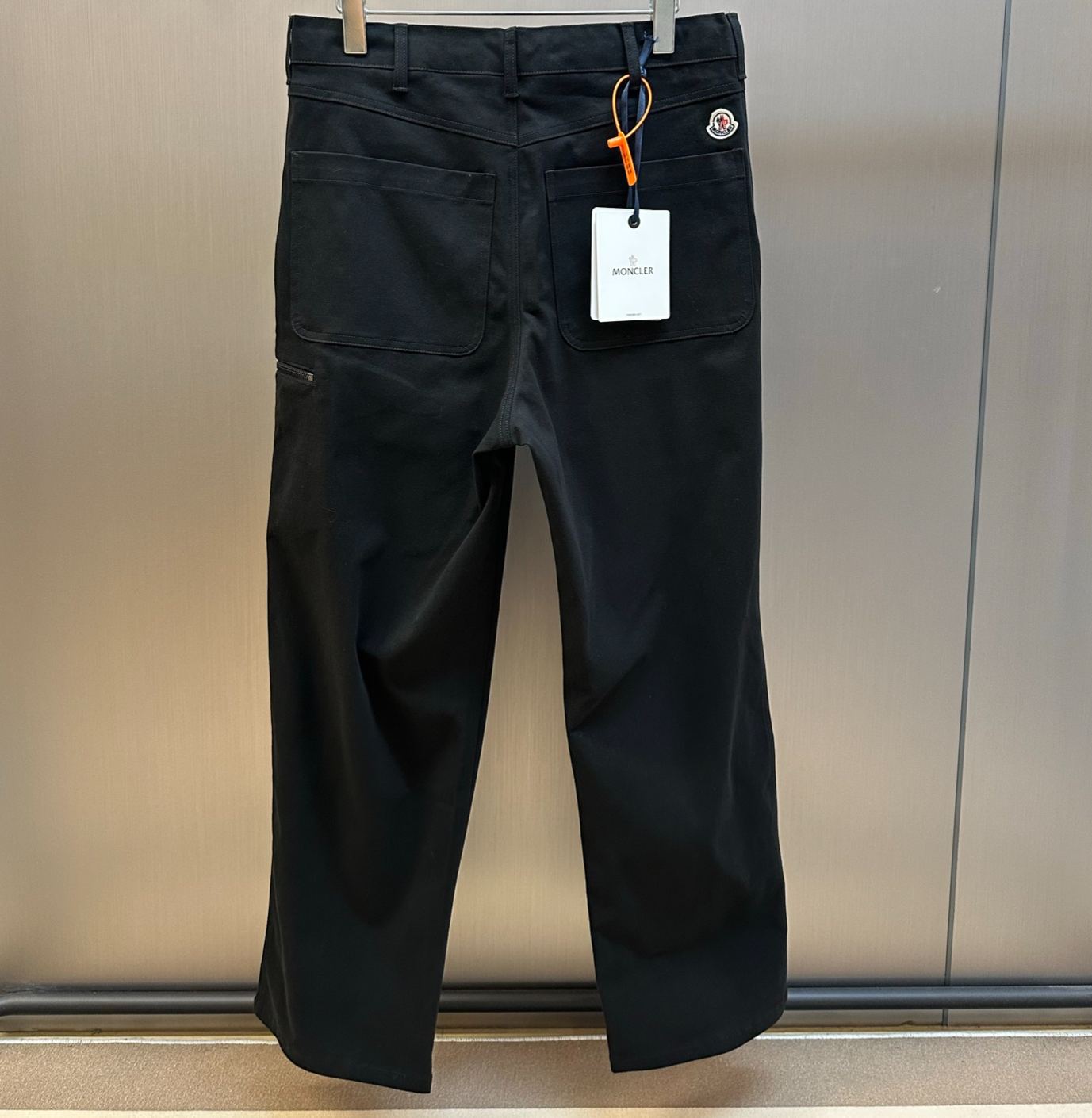 Moncler Men's Stretch Trousers（L20912A00030598R1999）