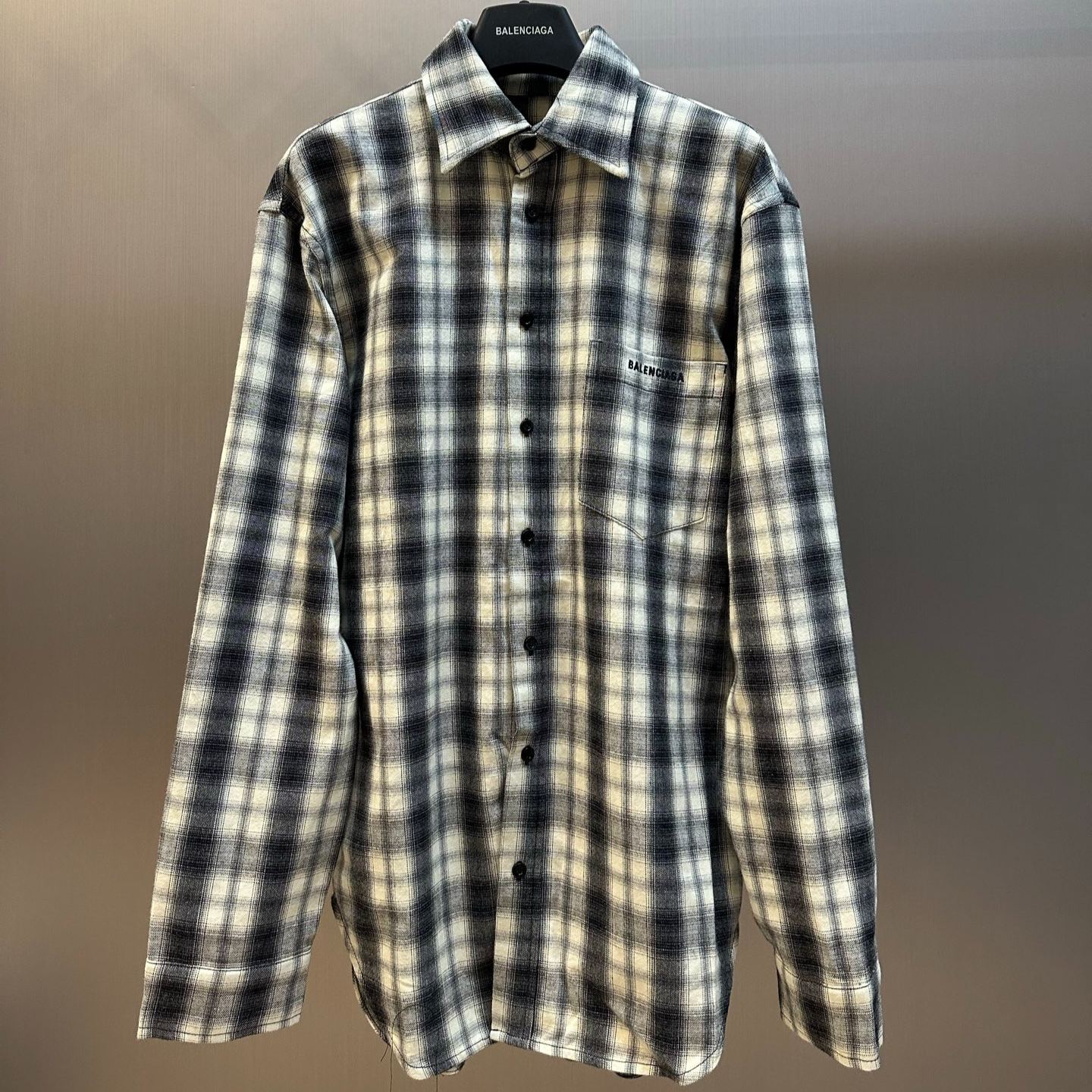 Balenciaga Men's White/Black Regular-Fit Shirt (A001ZSTUM339040）