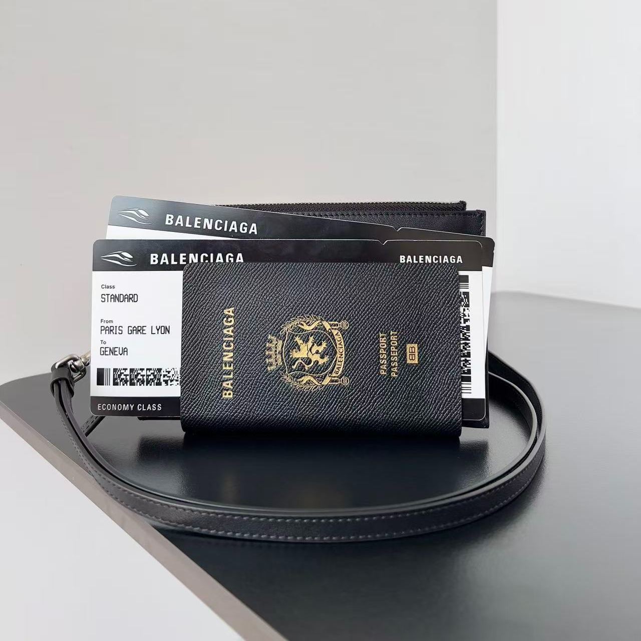 Balenciaga Black Men's Passport Phone Holder（7877332AA3R1000）