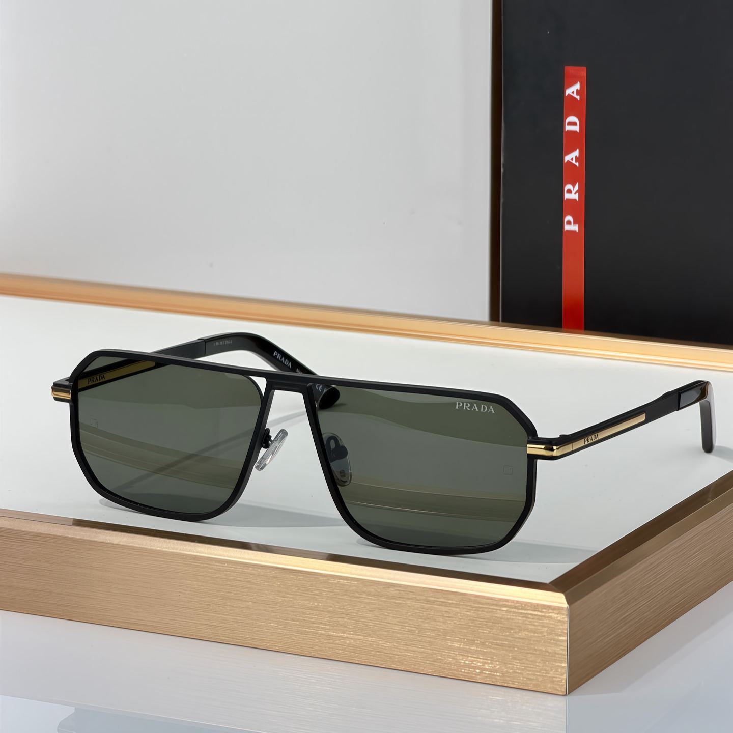 Prada Sunglasses with iconic metal plaque（多色） (SPRA53059E275FE40NC)