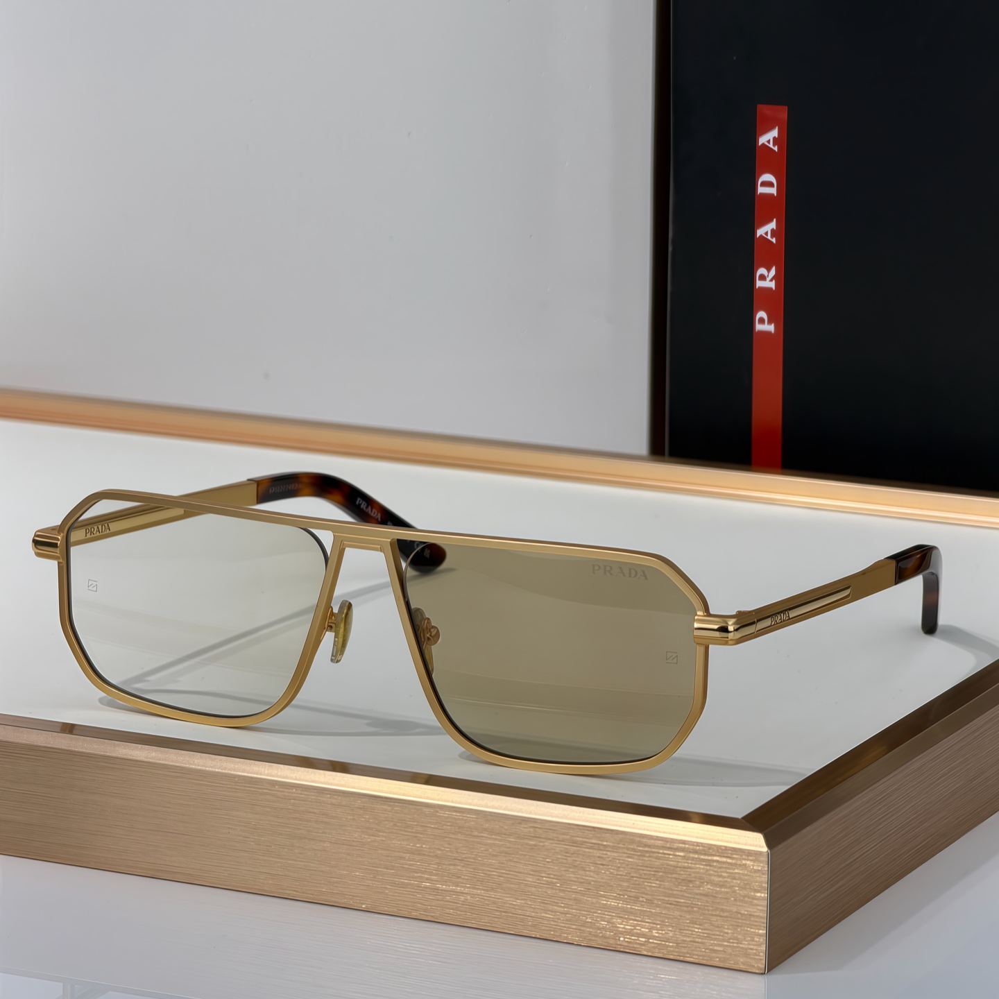 Prada Sunglasses with iconic metal plaque（多色） (SPRA53059E275FE40NC)