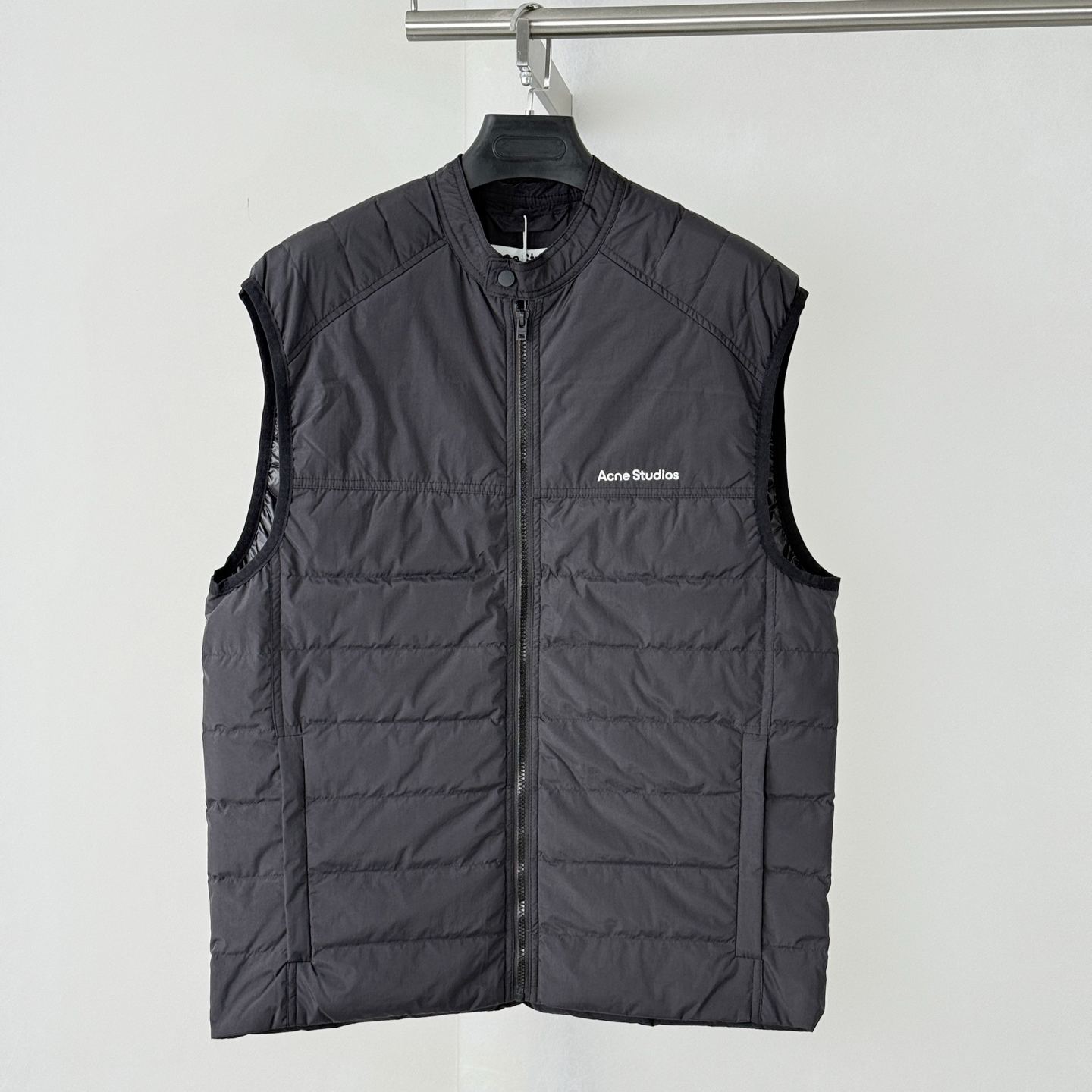 Acne Studios Popular Logo Down Vest (B90804-900）