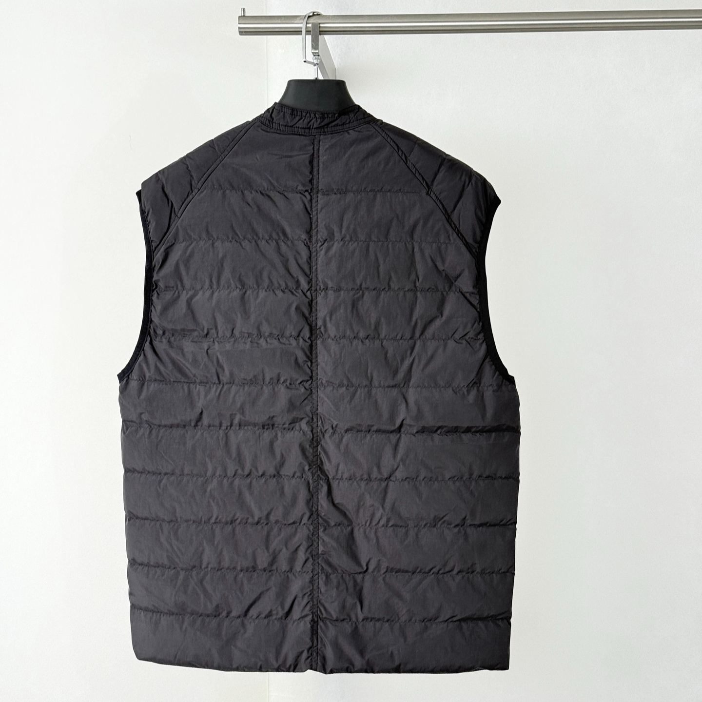 Acne Studios Popular Logo Down Vest (B90804-900）
